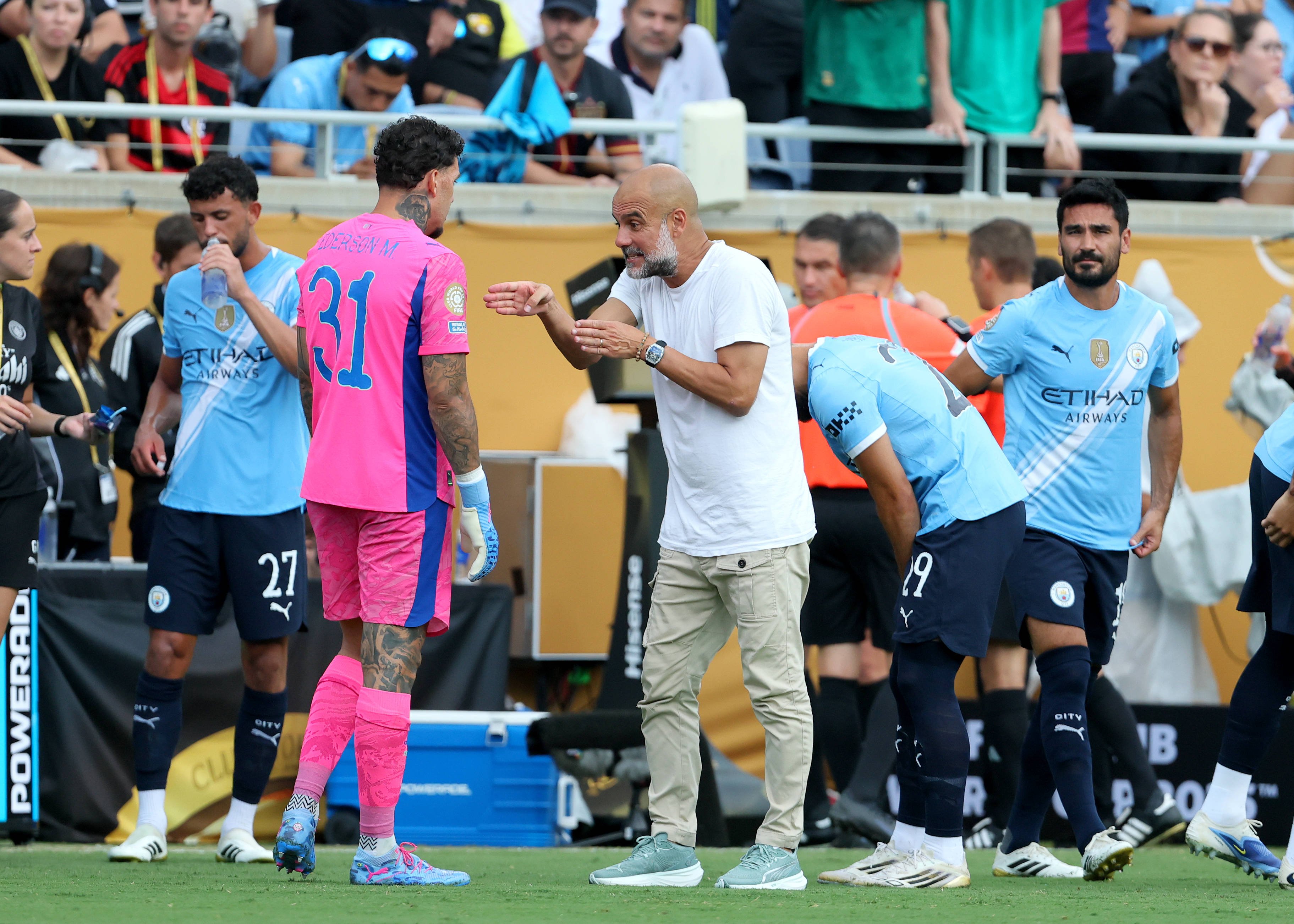 Ar putea da lovitura! Rivala FCSB-ului vrea un jucător de la Manchester City