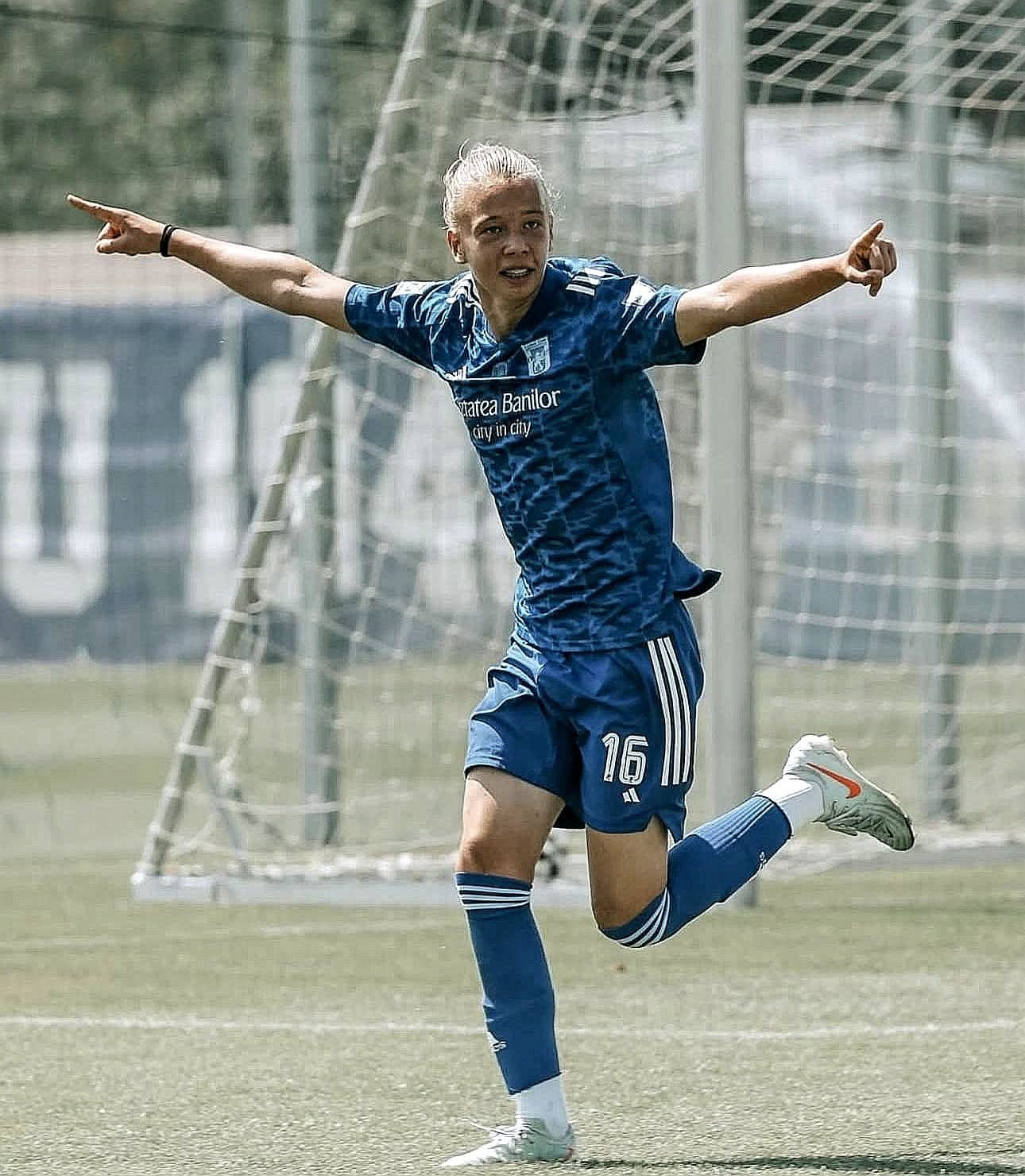 FCU Craiova a debutat &icirc;n Liga 3 cu &bdquo;noul Haaland&rdquo; pe teren și Blănuță titular