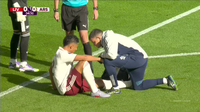 OUT după doar patru minute! William Saliba s-a accidentat &icirc;n Liverpool - Arsenal și nu a putut continua