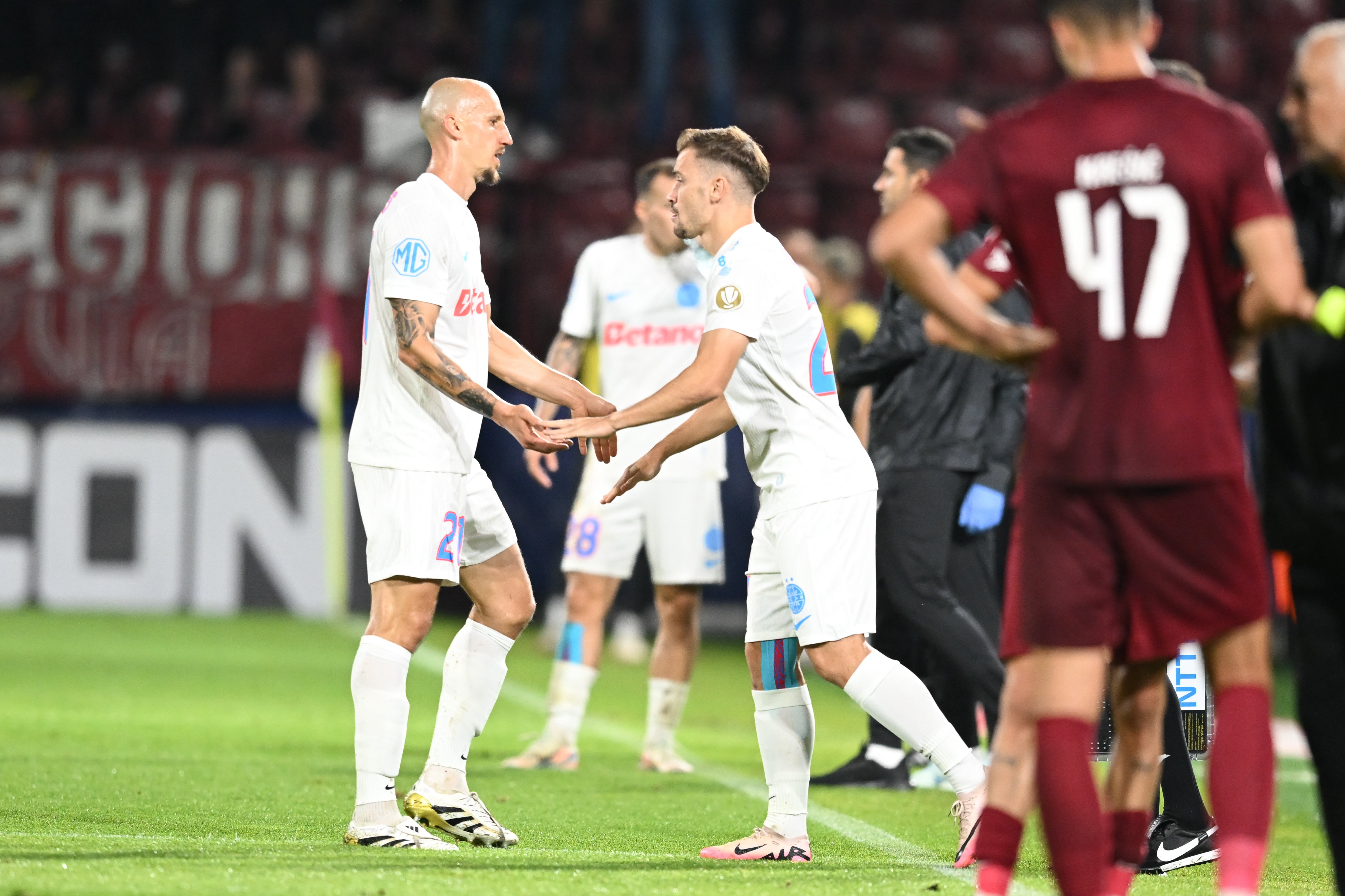 Mihai Stoica a dezvăluit ce a făcut Vlad Chiricheș după ce a fost &icirc;nlocuit &icirc;n minutul 29: &rdquo;Gigi hotărăște m&acirc;ine!&rdquo;