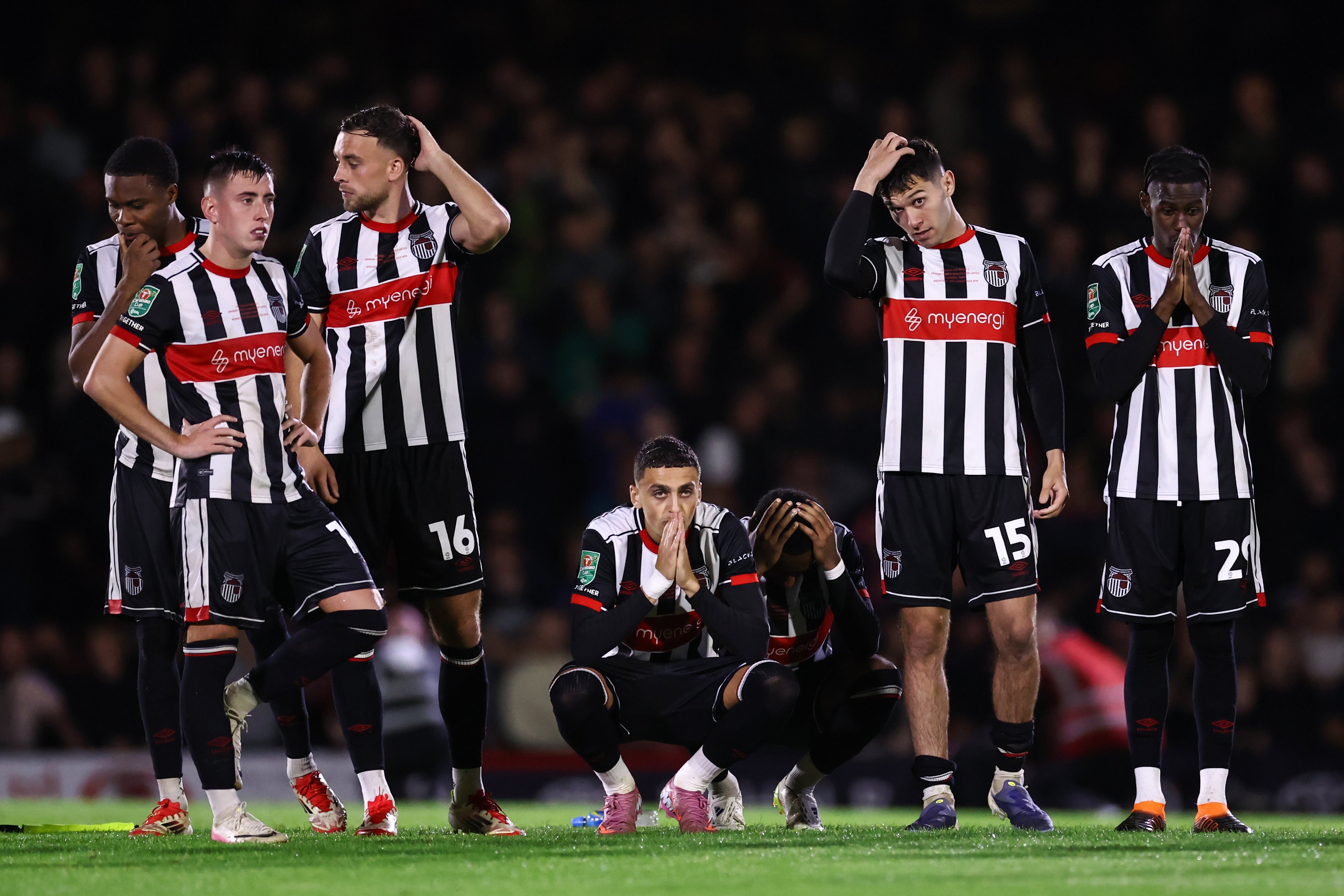 Grimsby a folosit un fotbalist fără drept de joc &icirc;n șocul cu Manchester United! Decizia clubului de pe Old Trafford