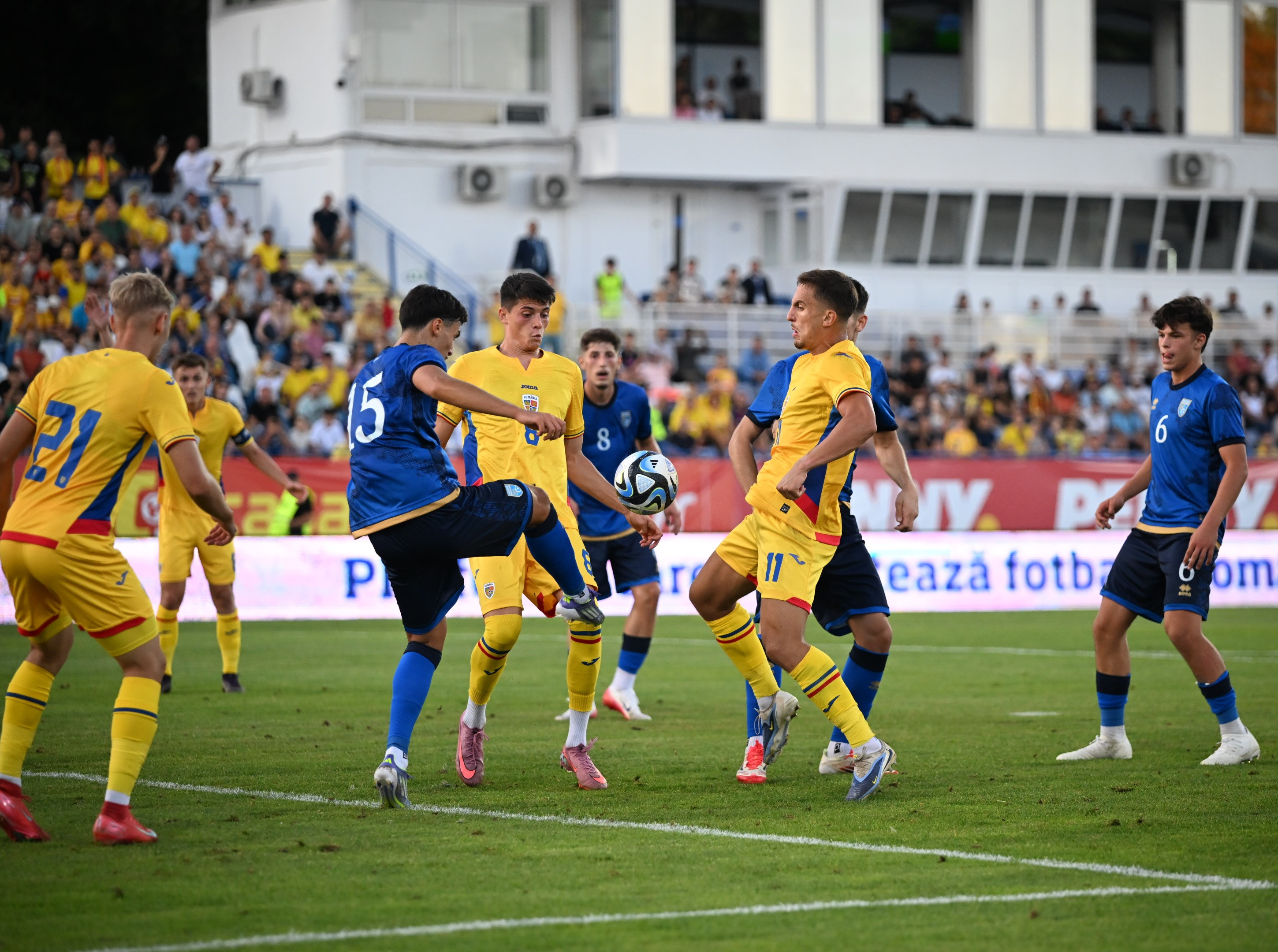 Rom&acirc;nia U21 - Kosovo U21 0-0 a fost &icirc;n direct pe VOYO și Pro Arena. Tinerii tricolori, doar un egal &icirc;n debutul preliminariilor pentru EURO 2027 U21
