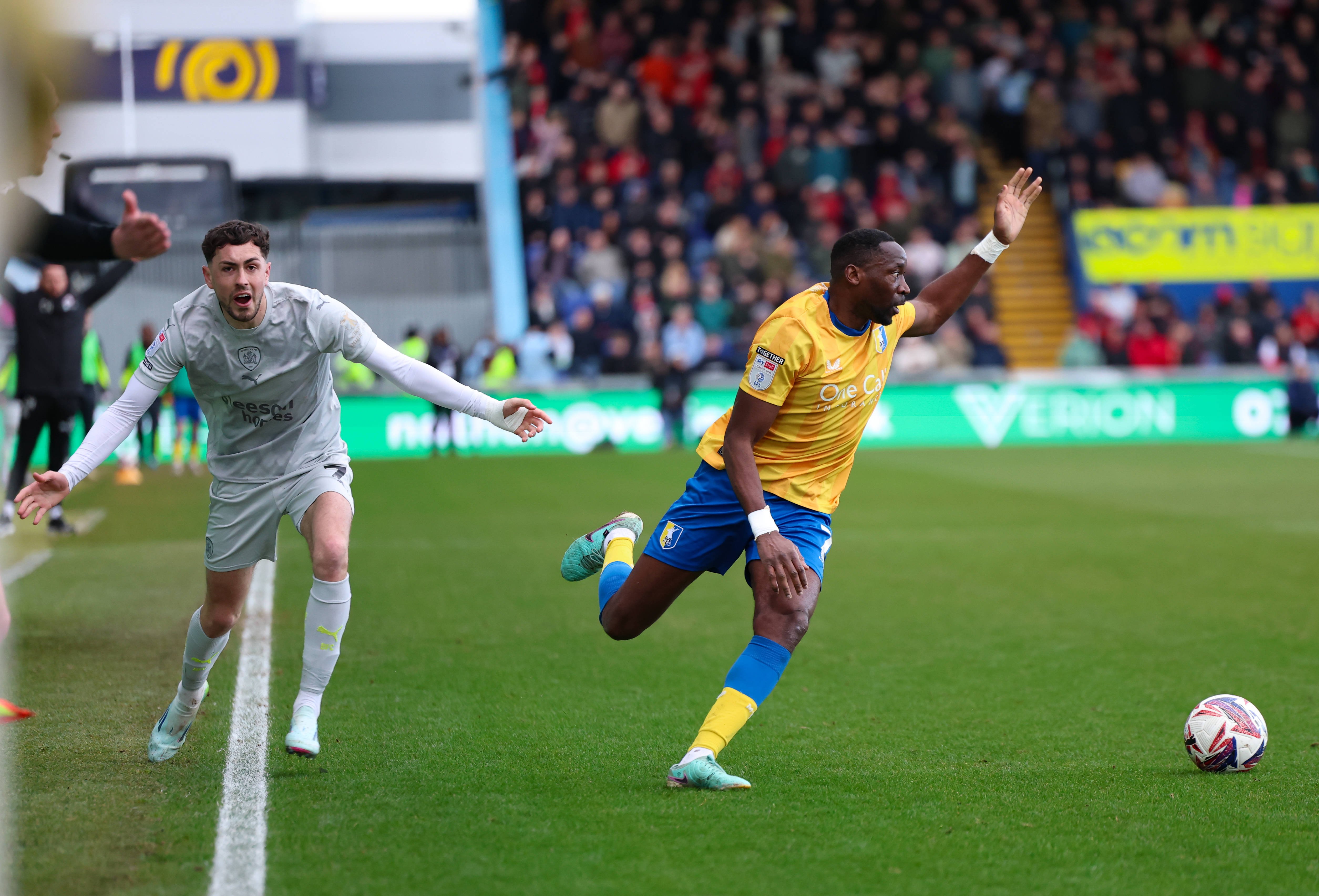 Situație uluitoare &icirc;n Anglia! Un fotbalist &icirc;nchis pentru că a omor&acirc;t un om a fost inclus &icirc;n lotul echipei