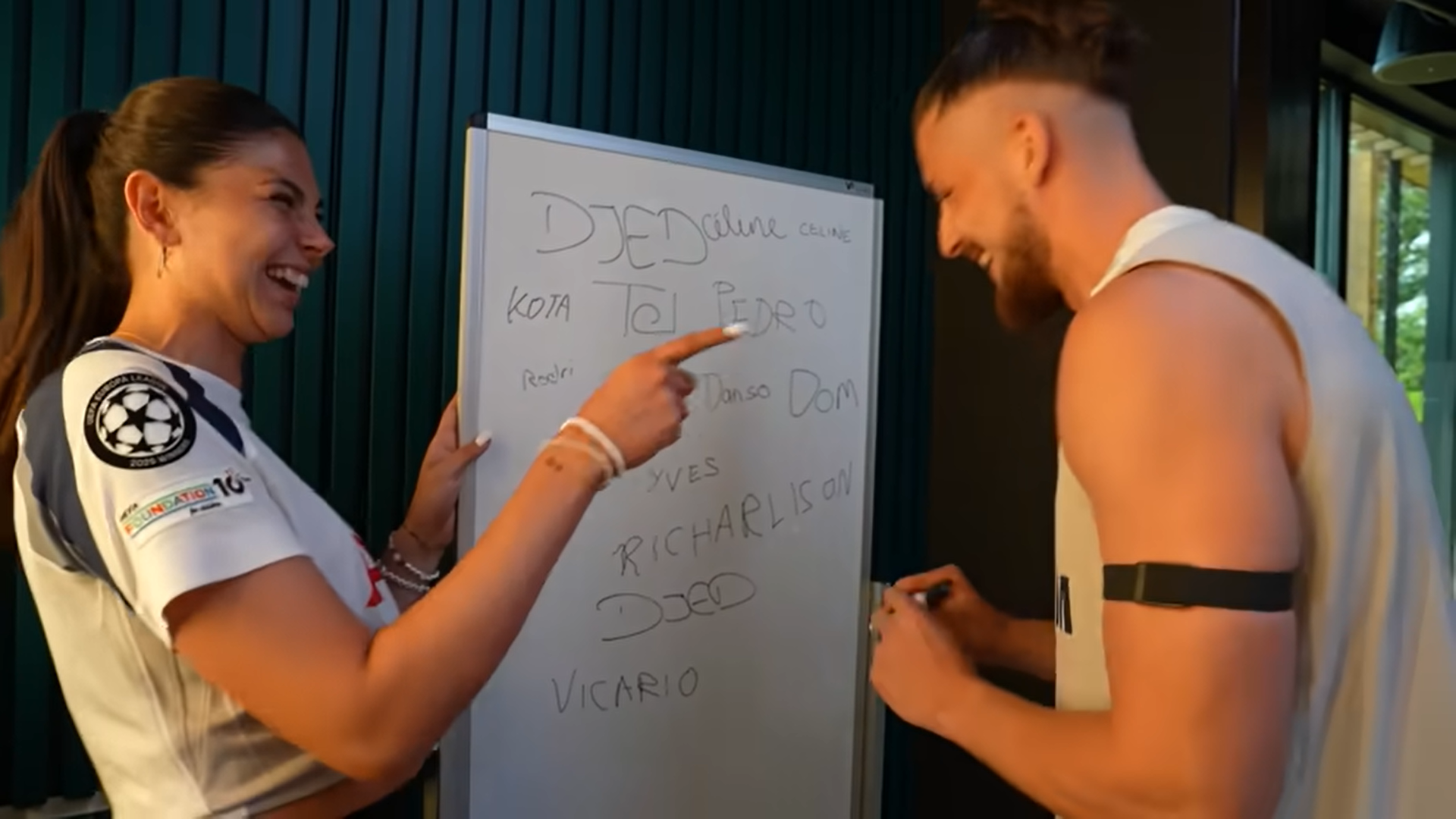 Radu Drăgușin, provocat de o celebră vloggeriță! Cum s-a descurcat fundașul rom&acirc;n