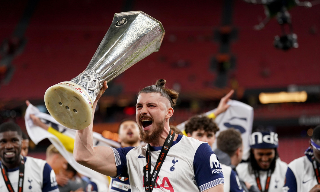 Răsturnare de situație! Campioana din Top 5 îl vrea pe Drăgușin, după ce negocierile dintre Tottenham și AS Roma s-au blocat