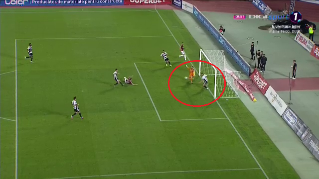 Iulian Cristea și-a pus pelerina de erou la &rdquo;U&rdquo; Cluj - Rapid! A scos fabulos de pe linia porții un șut puternic