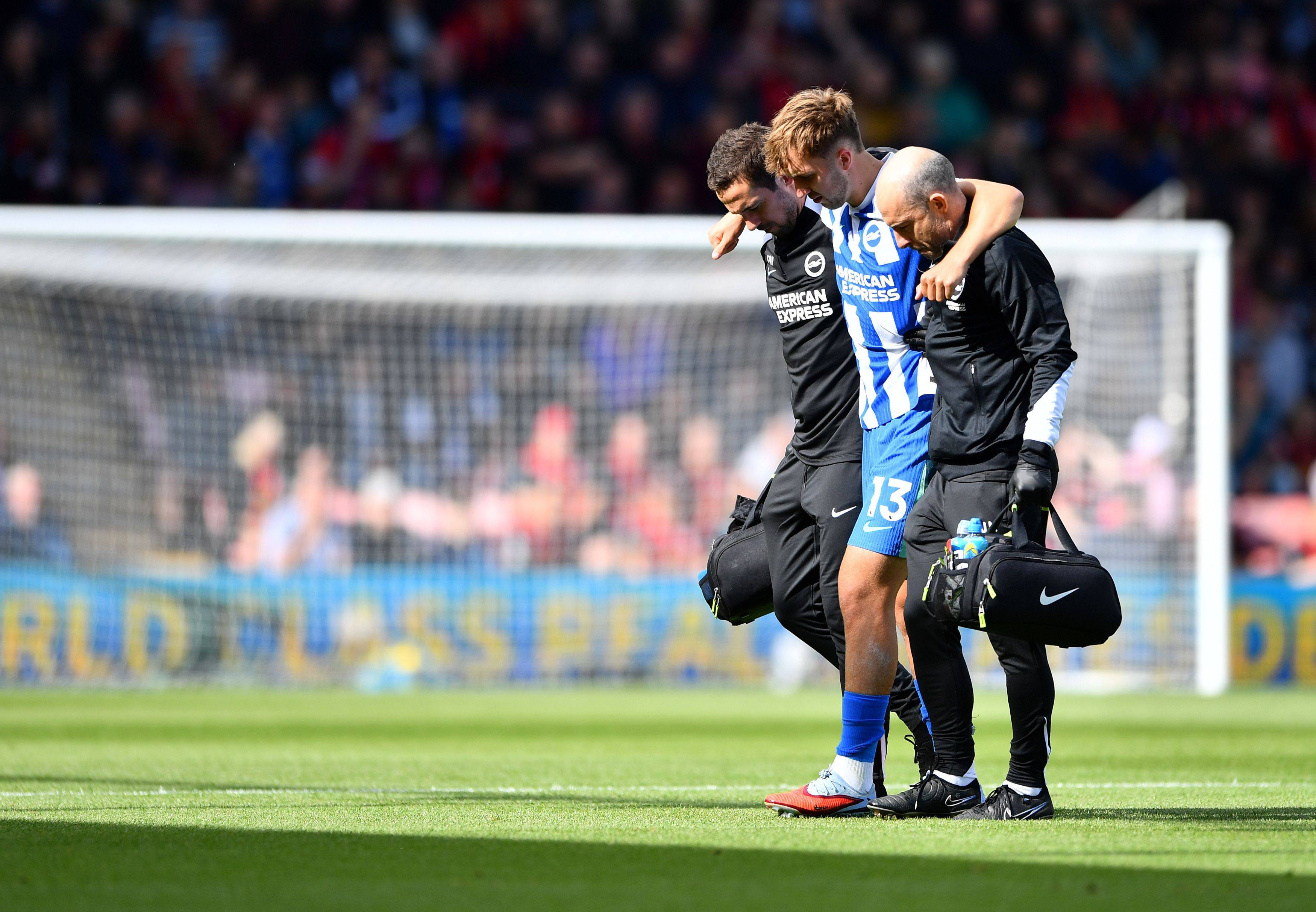 Fază cum rar se vede &icirc;n Premier League! S-a accidentat &icirc;n secunda 13 a meciului și a fost &icirc;nlocuit