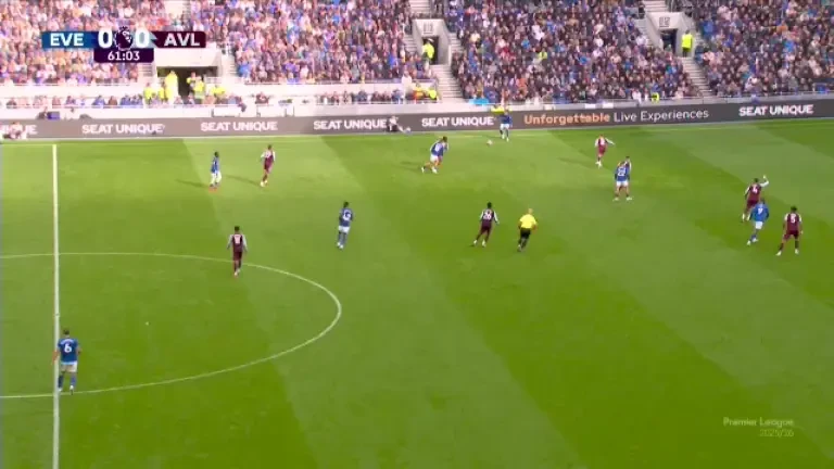 Lucas Digne, accidentat în Everton - Aston Villa 0-0