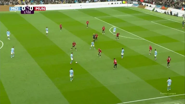 Foden deschide scorul în derby-ul Manchester City - Manchester United