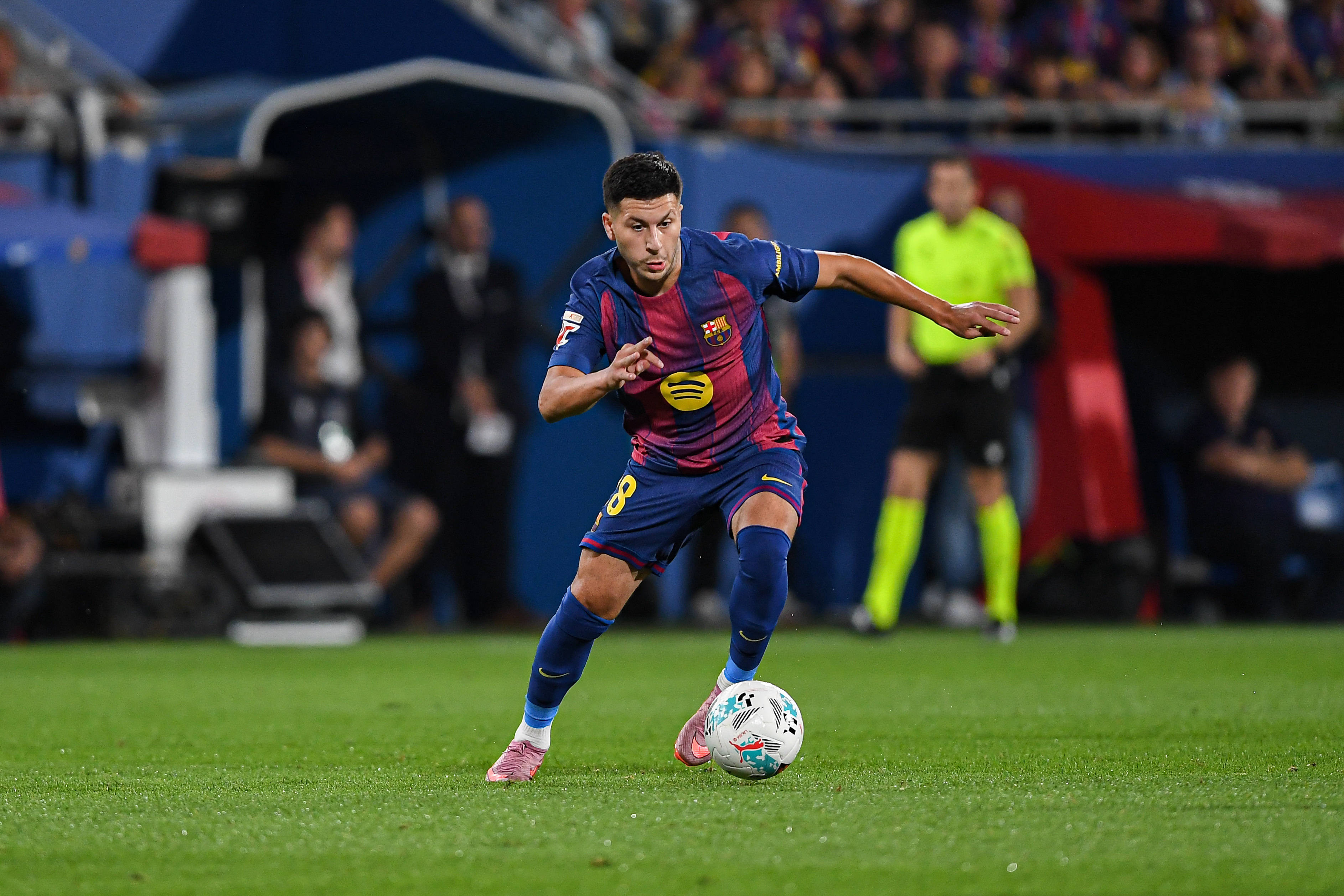 Cine este atacantul din Kuwait care a debutat pentru FC Barcelona &icirc;n 6-0 cu Valencia