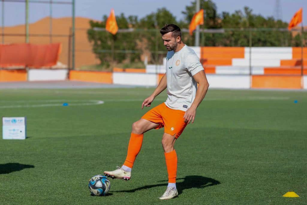 E Willy Fog de Rom&acirc;nia! Atacantul, amintiri fabuloase din carieră: Măncau șobolani la rotisor / Am zburat &icirc;n papuci, aveam doar tricoul de pe mine