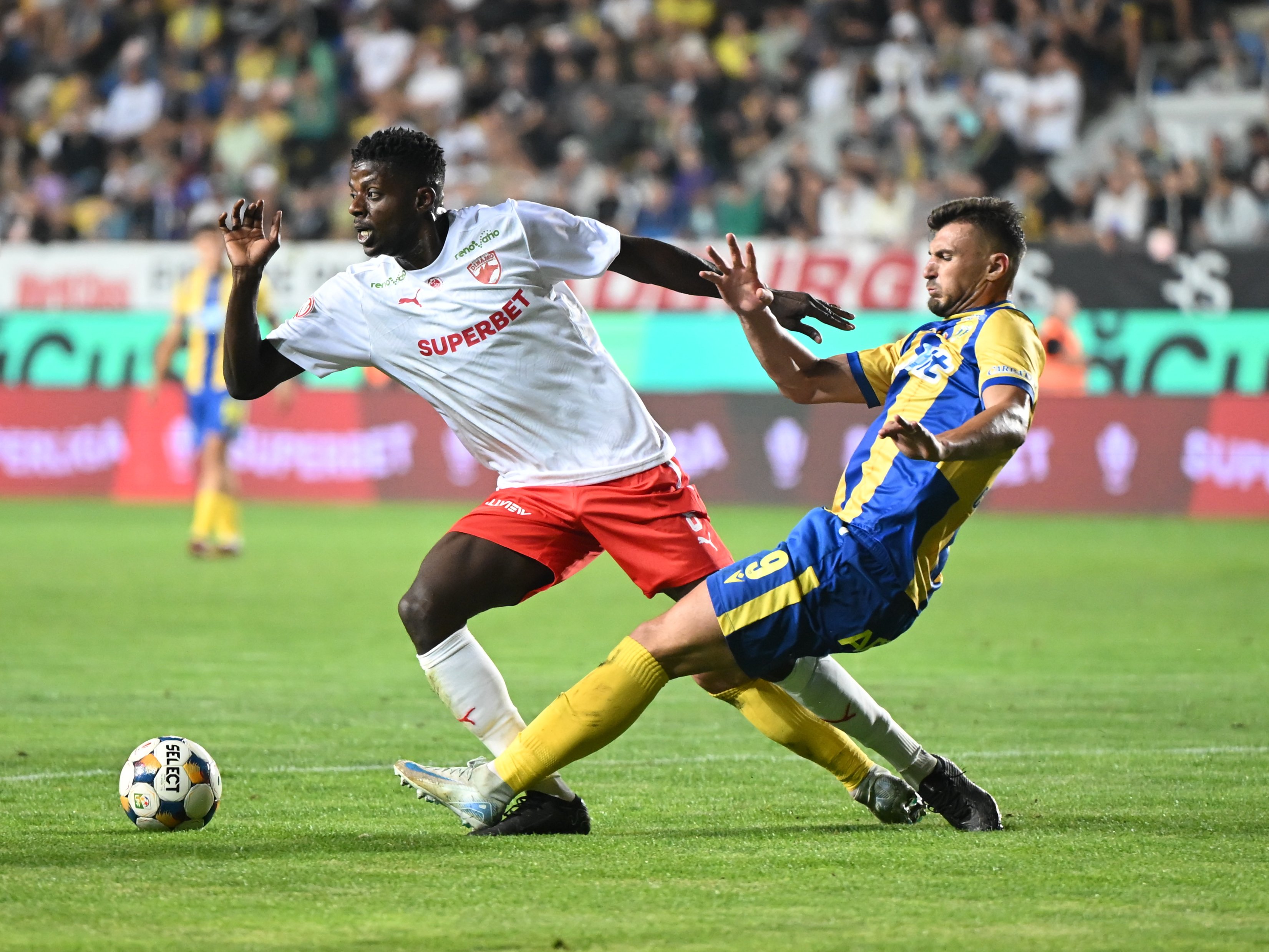 Petrolul Ploiești - Dinamo 0-3! &bdquo;Lupii&ldquo;, sf&acirc;șiați de &bdquo;c&acirc;ini&ldquo;