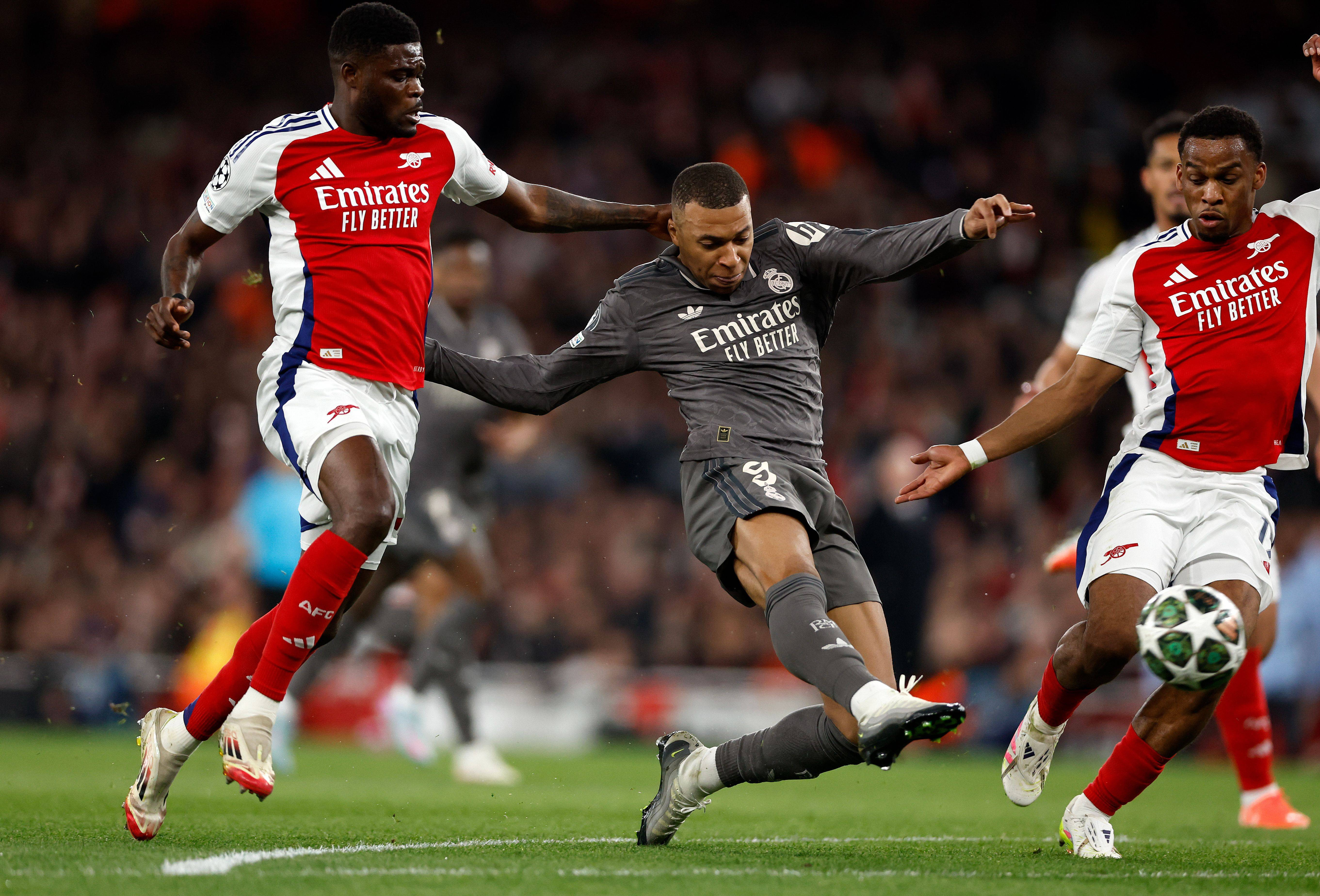 Caz bizar &icirc;n UCL! Marți joacă titular, miercuri merge la tribunal, acuzat de viol