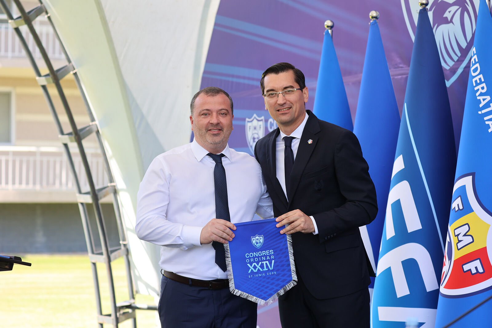 Ce salariu are selecționerul &rdquo;tricolorilor&rdquo;! Dezvăluirile, făcute de președintele federației &icirc;nainte de meciul Rom&acirc;niei cu Moldova de pe Arena Națională