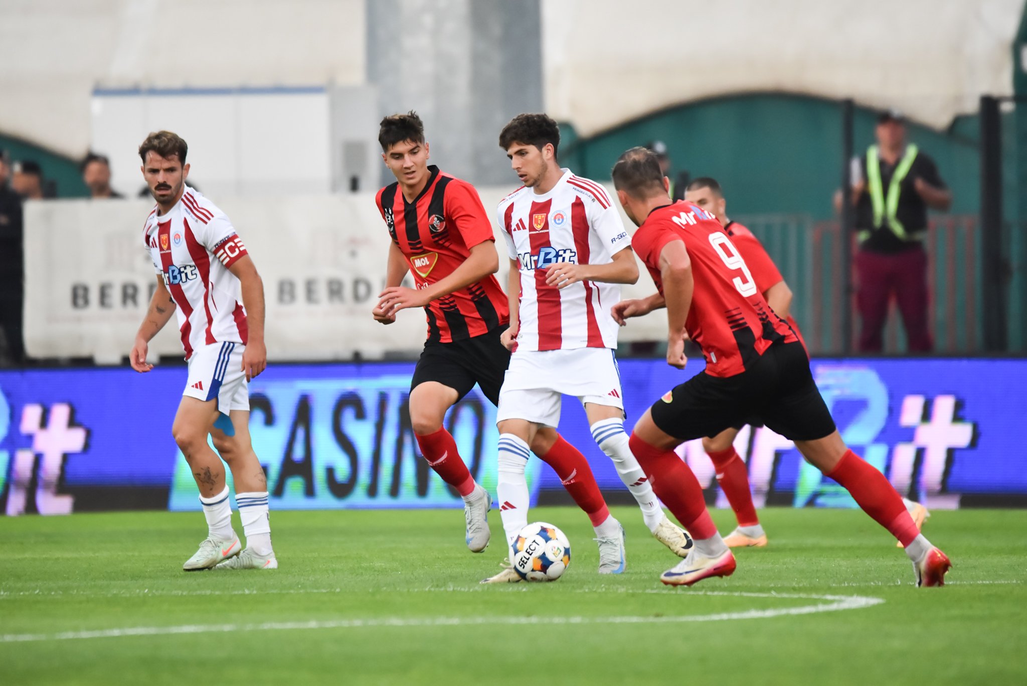 Unul dintre cei mai &icirc;n formă tineri din Superliga a cedat! Oficialii au rupt tăcerea: E la psiholog