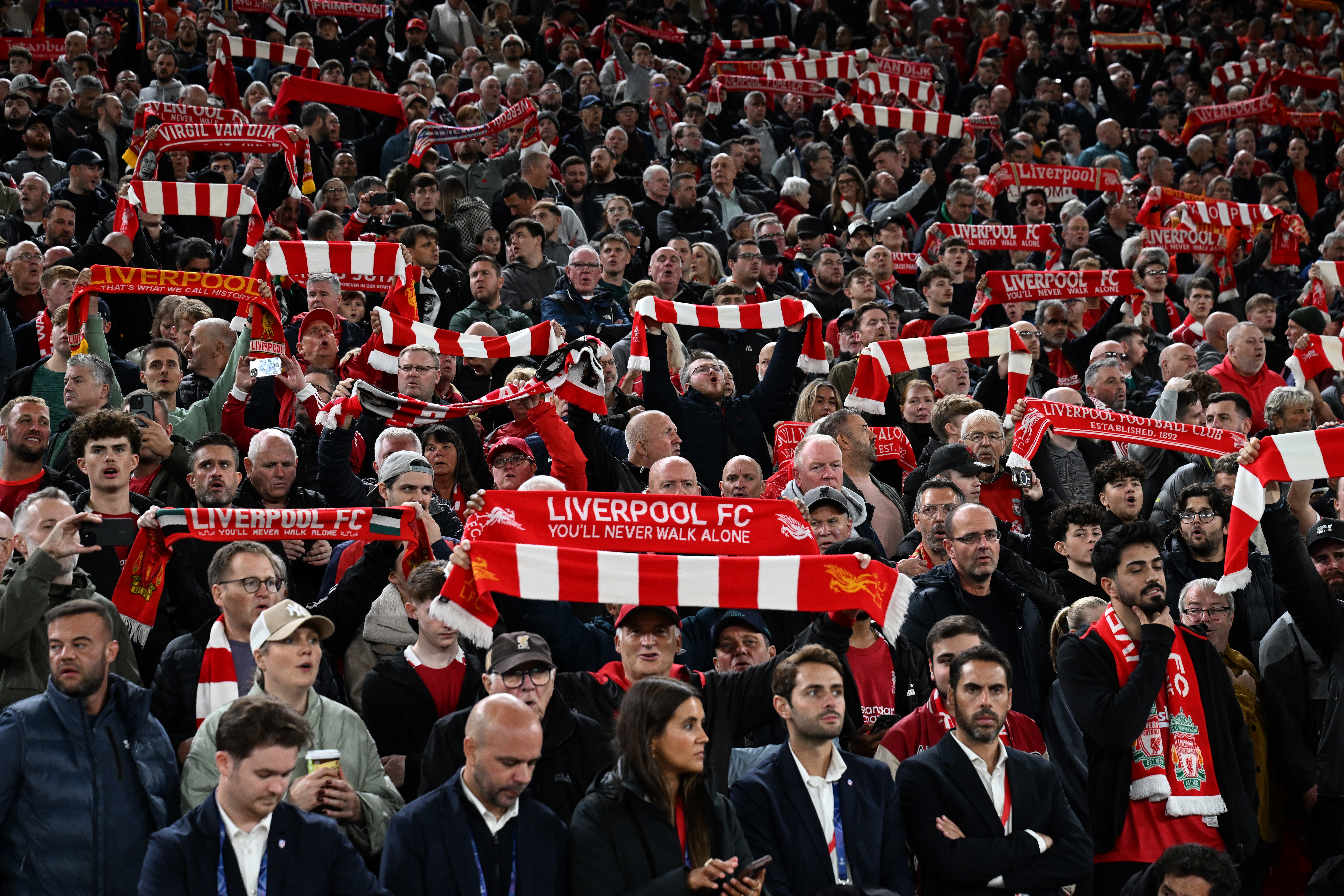 Anfield s-a umplut de energie! Momentul &icirc;n care fanii lui Liverpool l-au comemorat pe Diogo Jota