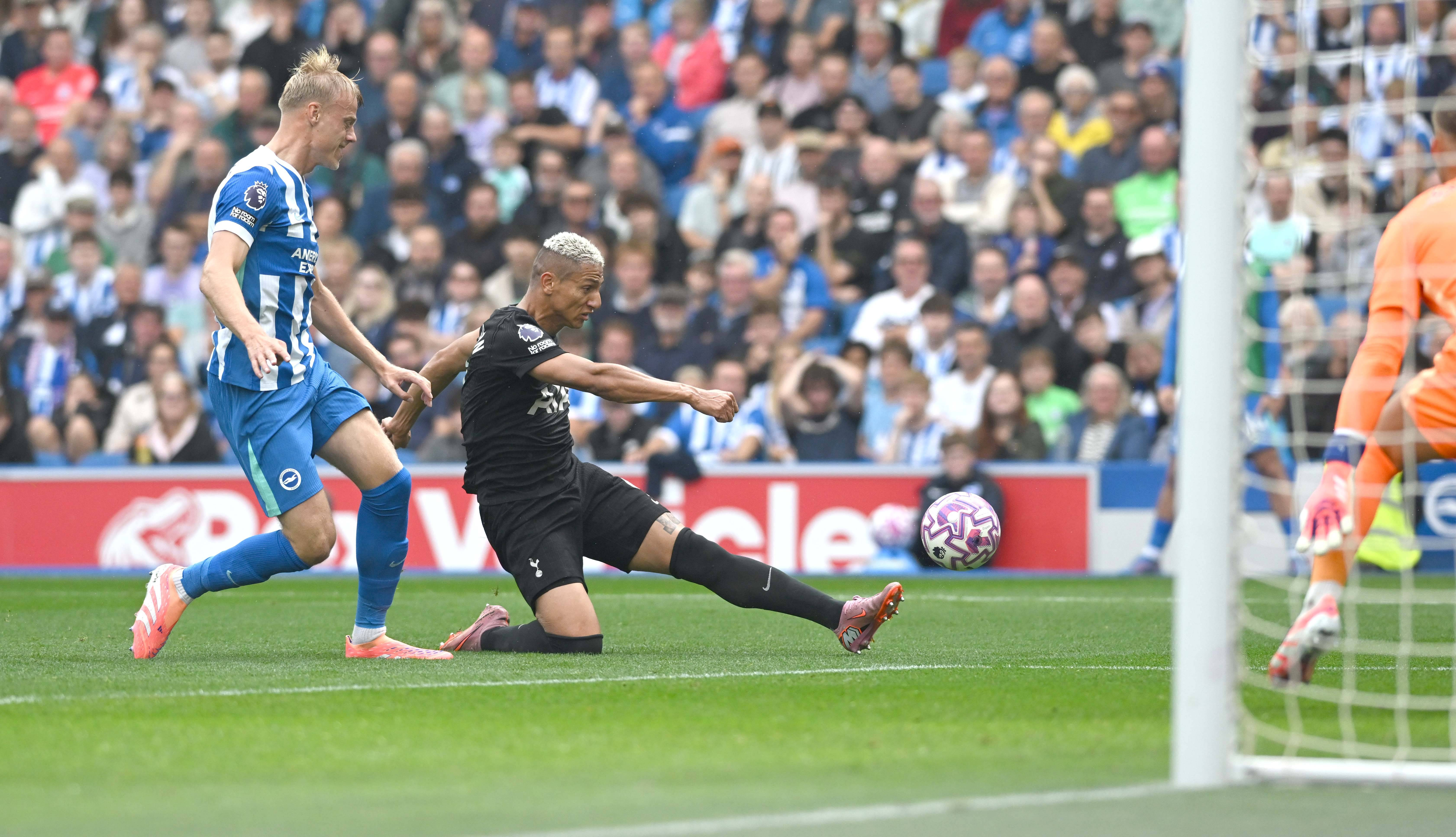 Ce revenire pentru Tottenham! Toate gazdele, la păm&acirc;nt &icirc;n Brighton - Tottenham, Burnley - Nottingham Forest, West Ham - Crystal Palace și Wolverhampton - Leeds United, LIVE pe VOYO