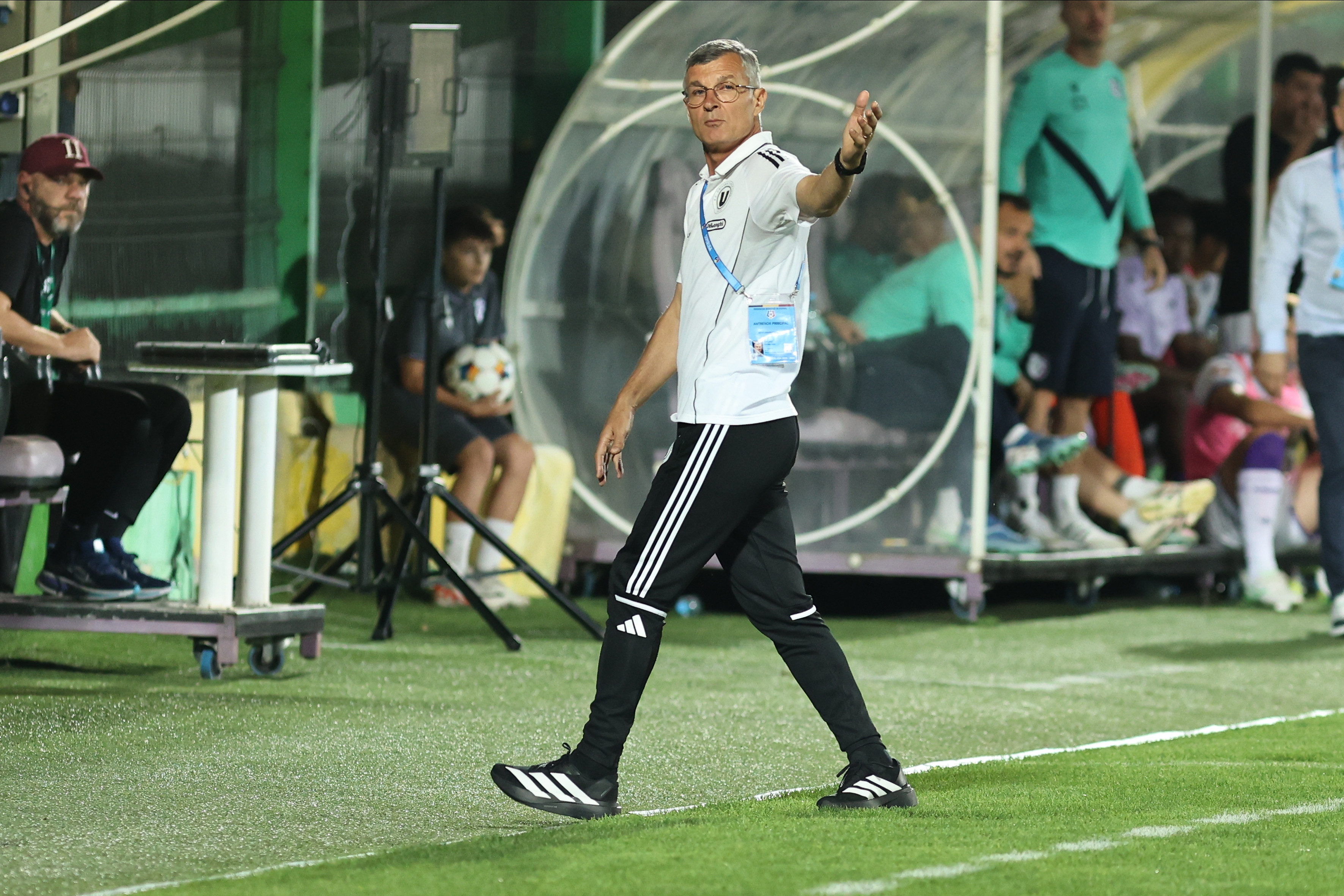 Ioan Ovidiu Sabău a răbufnit! Și-a făcut praf un jucător după eșecul cu FC Argeș: &rdquo;Faci glume cu el?&rdquo;