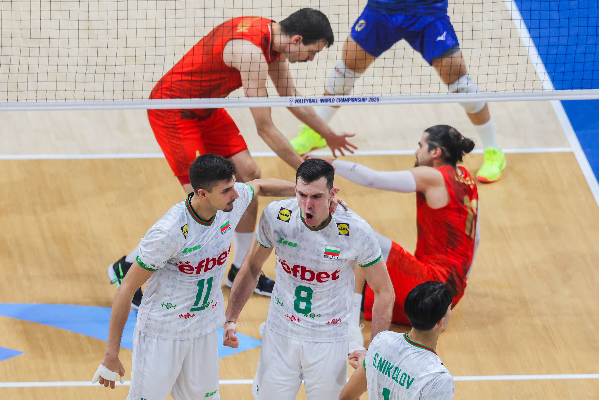 Vecinii din Bulgaria continuă lupta pentru medalie la Campionatul Mondial!