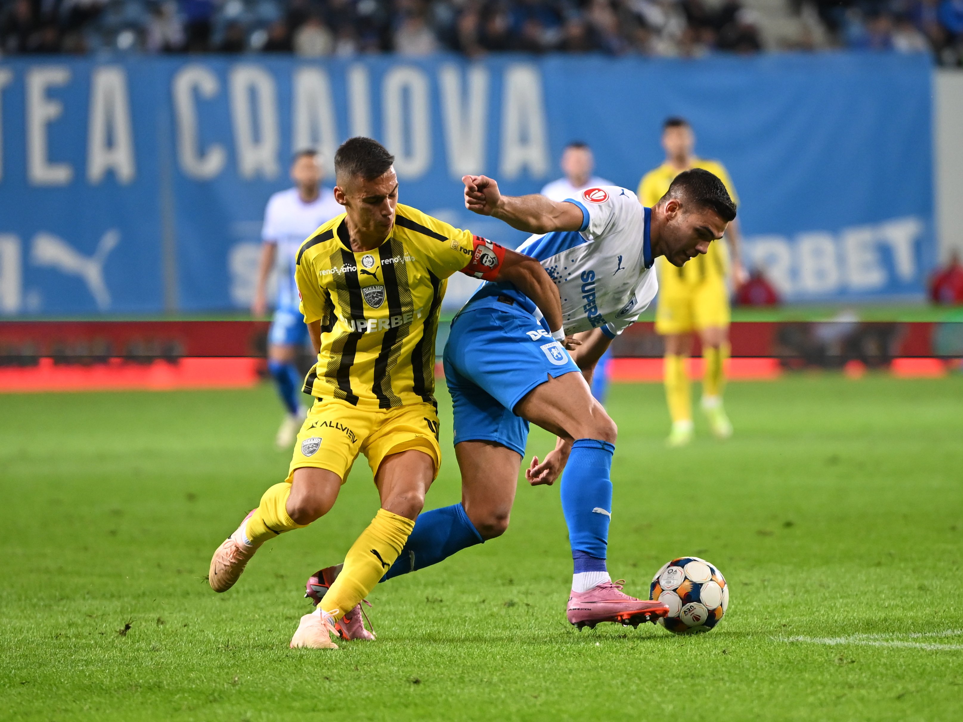 Universitatea Craiova &ndash; Dinamo 2-2! Meci de infarct cu cartonaș roșu și răsturnări de situație