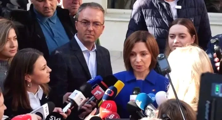Mesajul subtil al Maiei Sandu &icirc;n ziua votului. Detaliul din ținuta sa care indică viitorul Moldovei