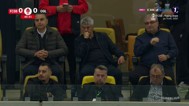 Cum a fost surprins Mircea Lucescu &icirc;n tribune la FCSB - Oțelul, după o primă repriză la turație mică pe Arena Națională