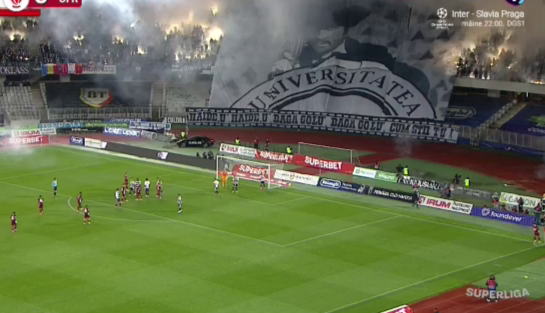 Atmosferă incendiară &icirc;n derby-ul Clujului! Coregrafia &bdquo;Șepcilor Roșii&rdquo;