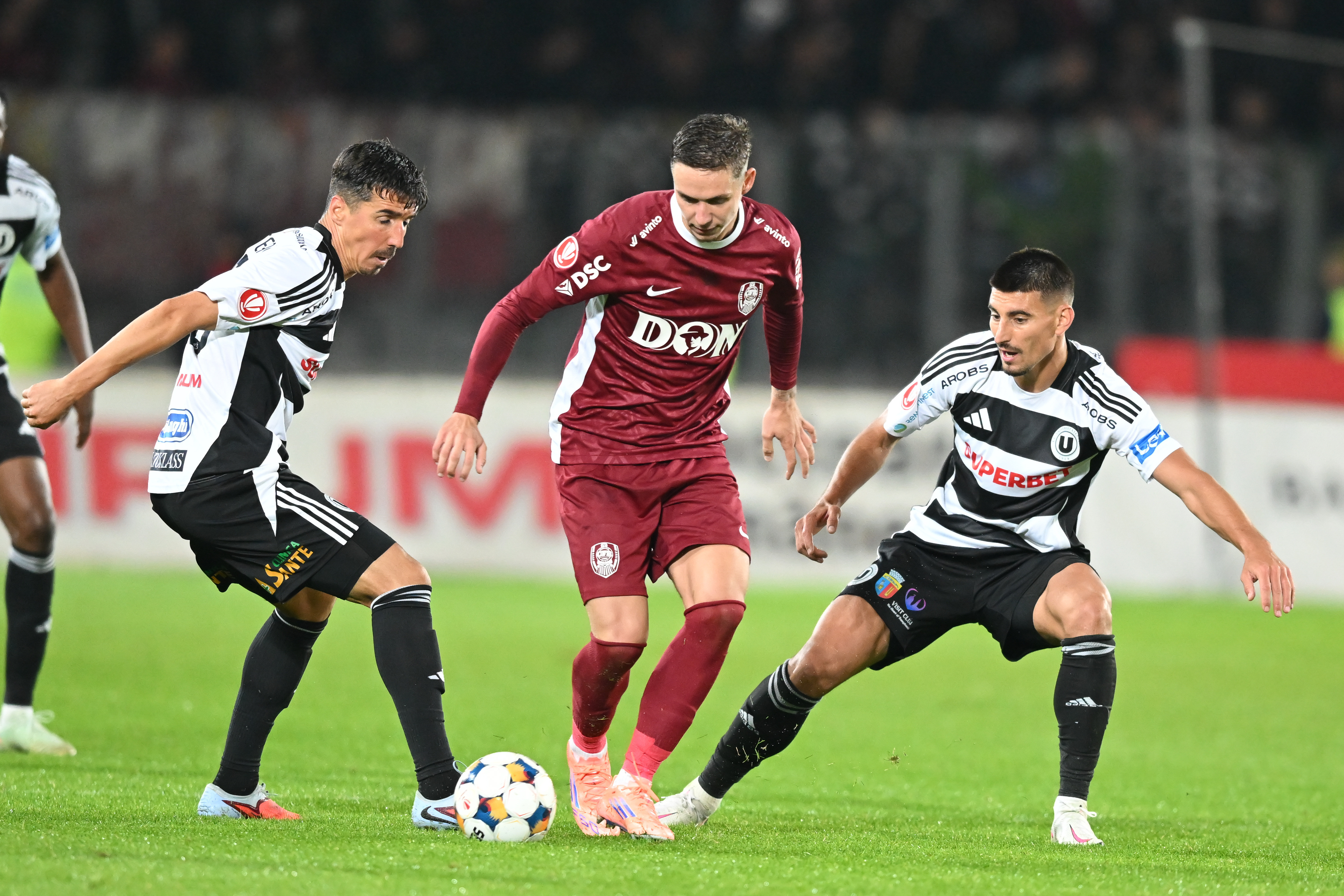 Cum să distrugi cel mai bun jucător din campionat. Caramavrov analizează declinul lui Louis Munteanu, golgheterul Ligii 1 &icirc;n sezonul trecut