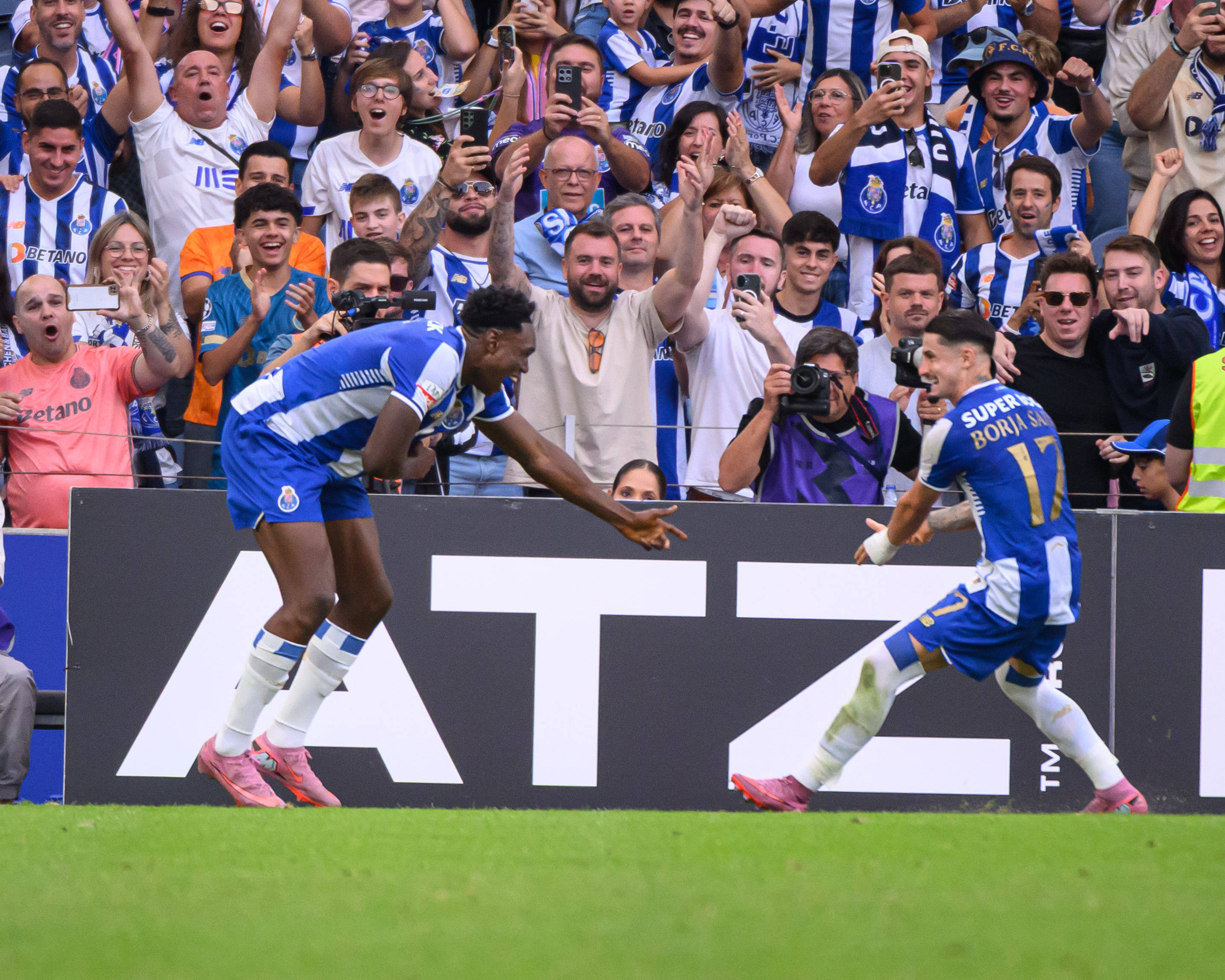 Ireal! Cu om &icirc;n minus o repriză &icirc;ntreagă, FC Porto și-a distrus adversara &icirc;n deplasare: 7 din 7 pentru trupa lui Farioli