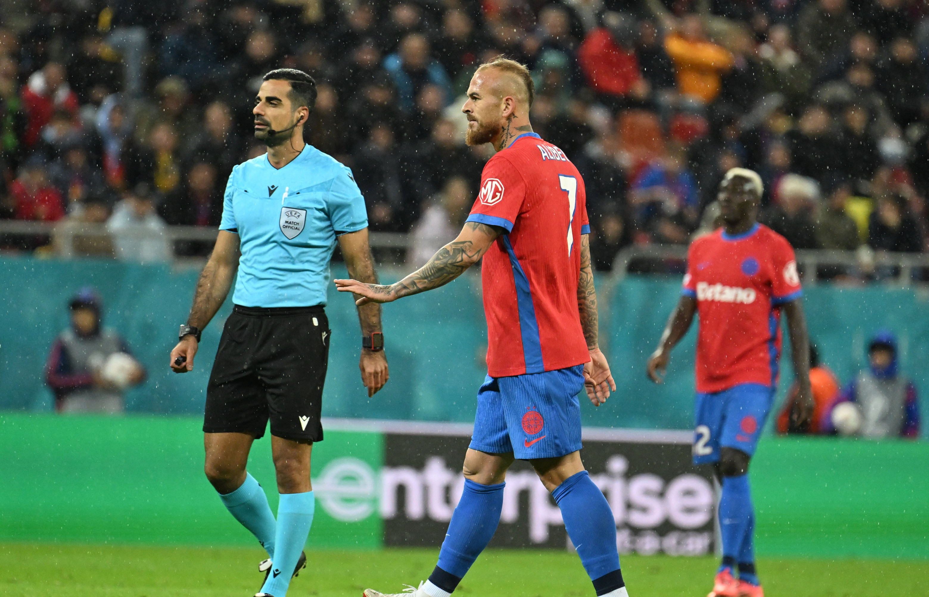 Alibec i-a exasperat pe suporteri! Cum a vrut să evite o nouă schimbare la pauză în FCSB - Young Boys