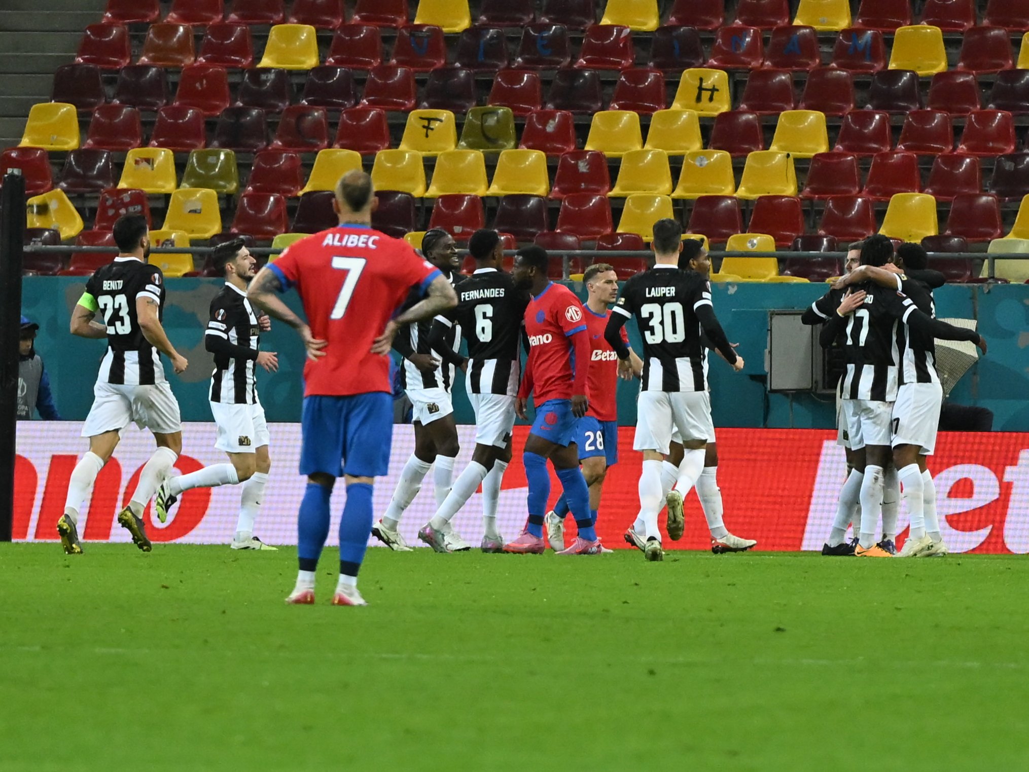 C&acirc;te schimbări a făcut FCSB la pauza meciului cu Young Boys