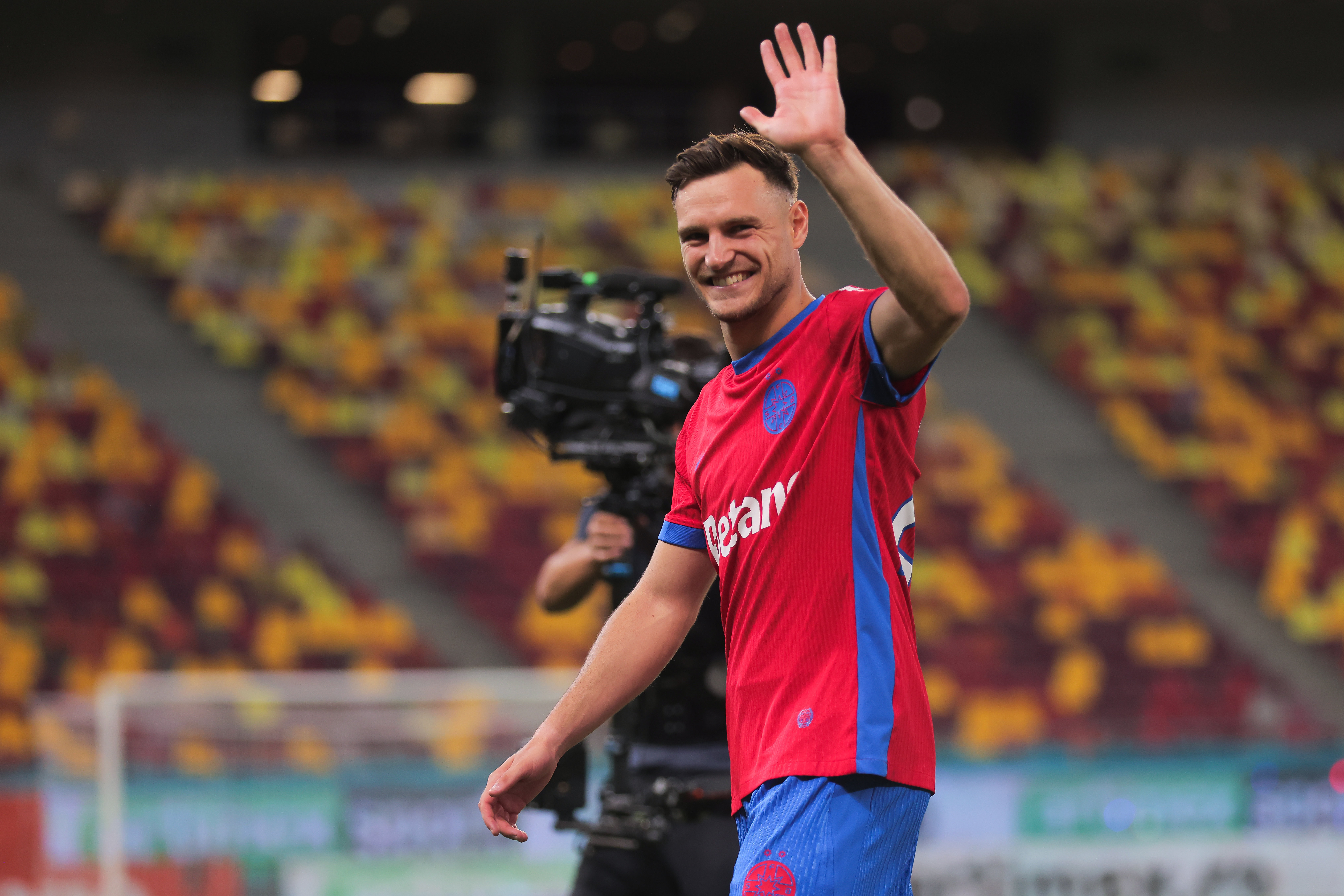 Fanii campioanei, scut &icirc;n jurul lui Dennis Politic! Mesajul manifest afișat de Crăciun, &icirc;n plin conflict cu Gigi Becali