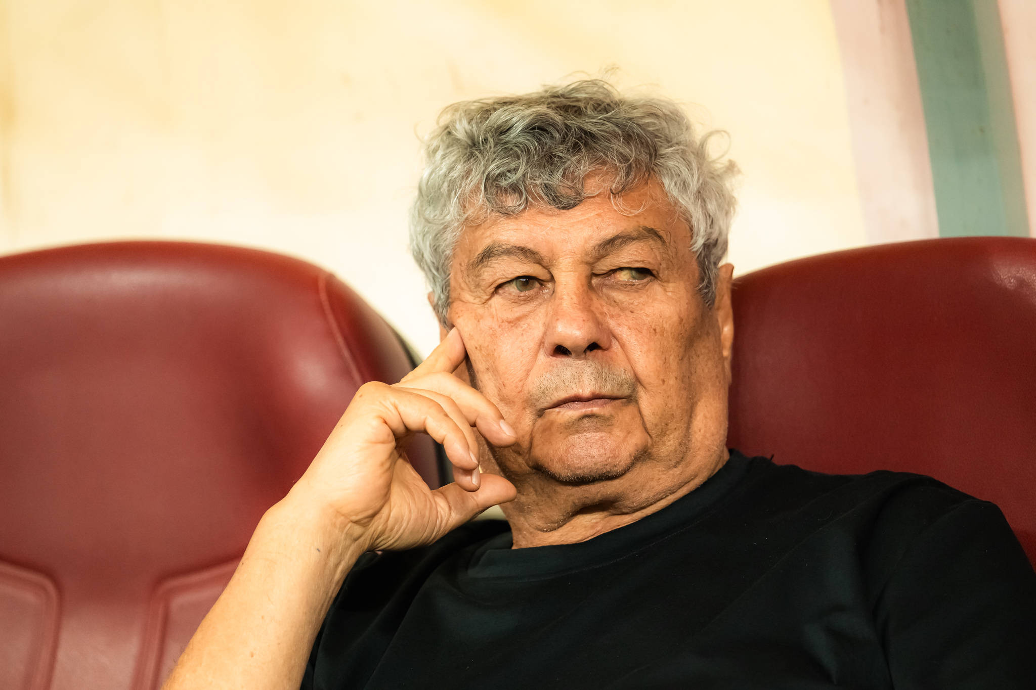 Lovitură pentru Mircea Lucescu! Titularul naționalei s-a accidentat și e OUT patru săptăm&acirc;ni