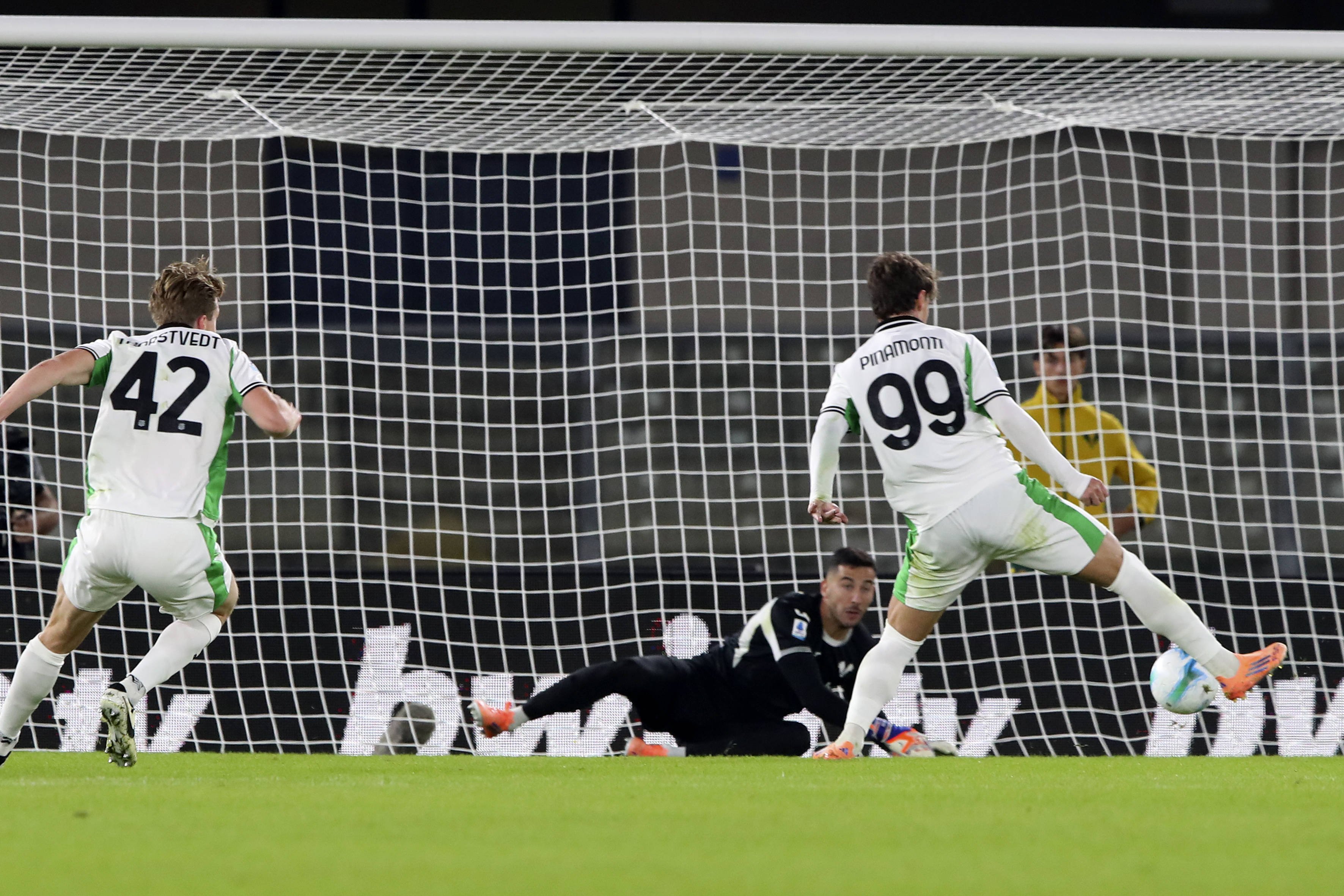 Priviți c&acirc;t &icirc;ncă se mai poate! Penalty-ul ratat devenit gol din acțiune a decis soarta unui meci din Serie A