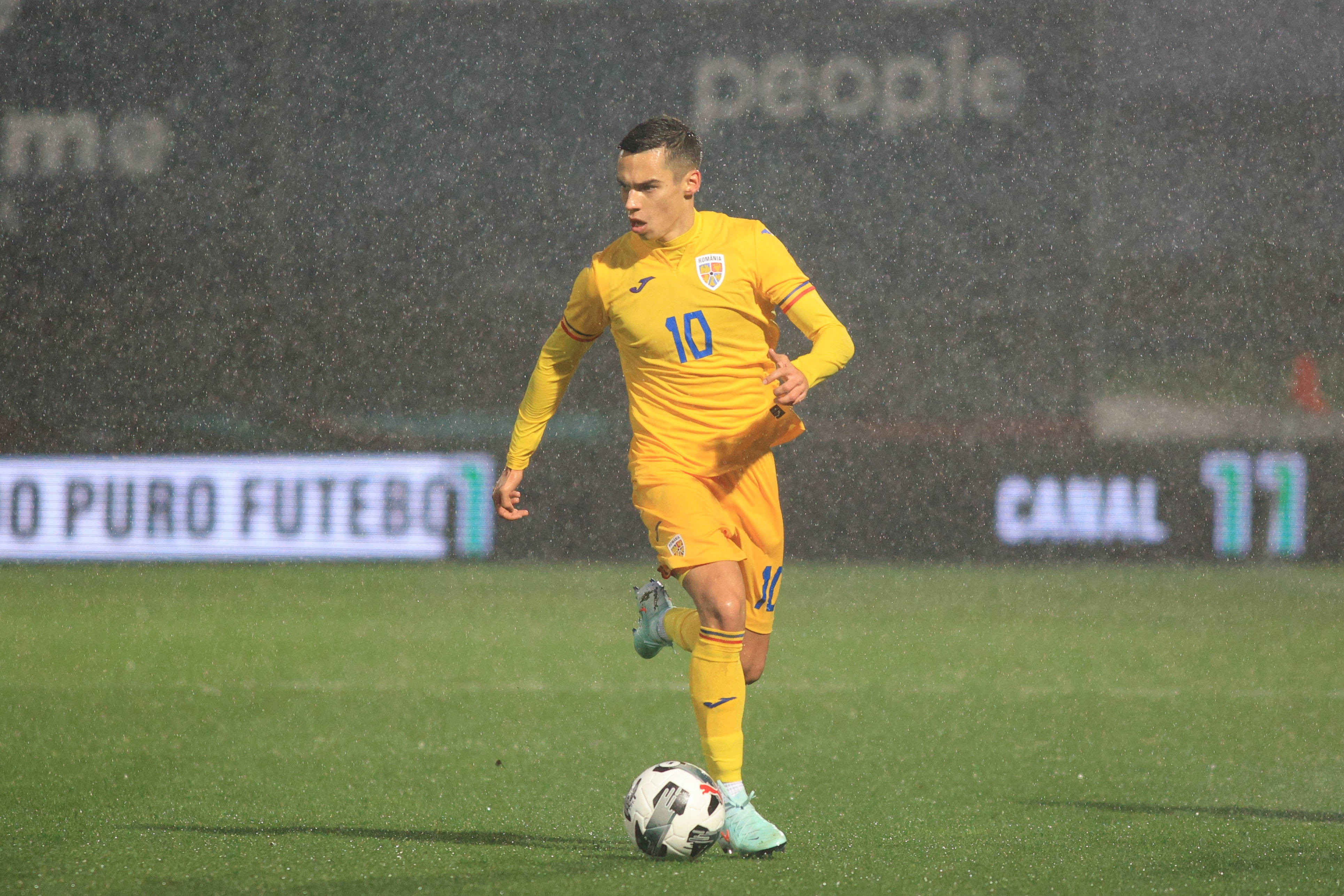 Lotul Rom&acirc;niei pentru meciul cu Austria! Bancu e OUT, surprize URIAȘE la naționala lui Mircea Lucescu: 5 debutanți