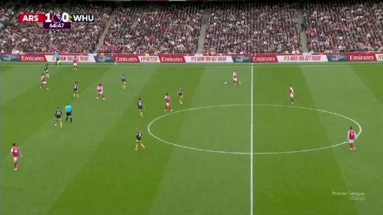 Arsenal - West Ham. Min. 67: Saka &icirc;nscrie de la 11 metri