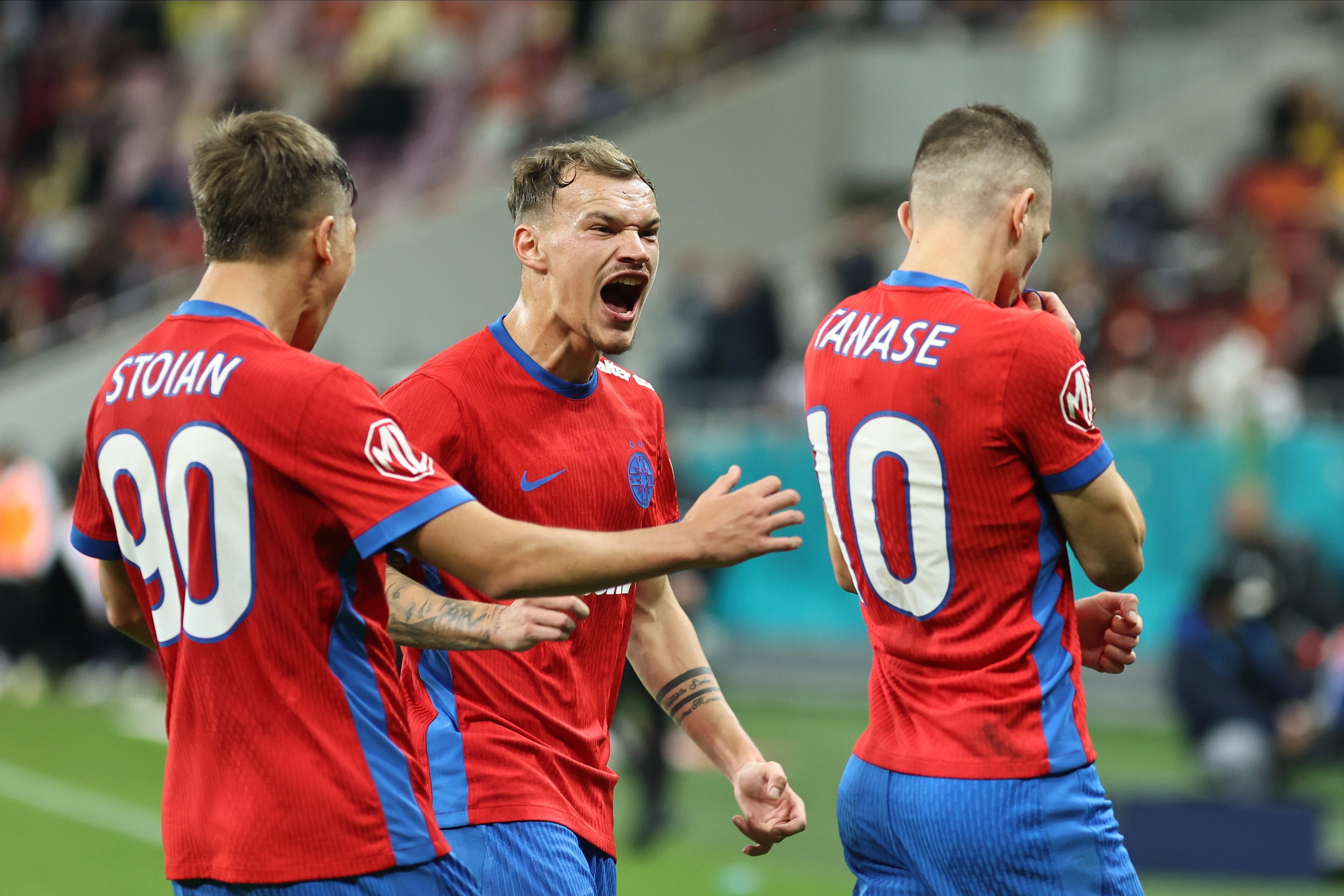 Calculele au fost refăcute! Experții au dezvăluit ce șanse are FCSB să ajungă &icirc;n play-off, dar și cine are prima șansă la titlu