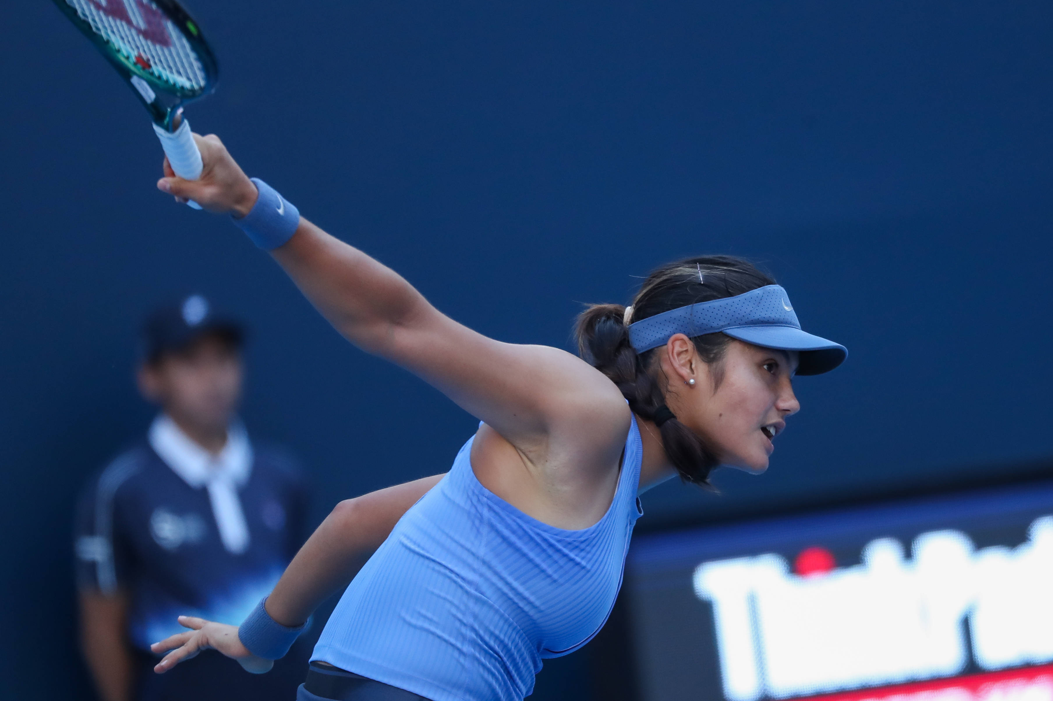 China doboară tenismeni &icirc;n cascadă: după Jannik Sinner, și Emma Răducanu s-a retras &icirc;n mijlocul unui meci. Ce a acuzat britanica