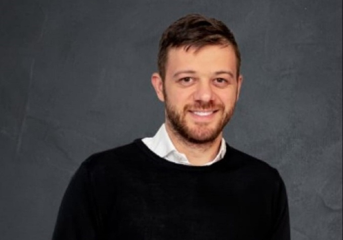 De la copil sărac , la call center! Cine era Victor Angelescu, &icirc;nainte de a deveni celebru&nbsp;prin&nbsp;Rapid