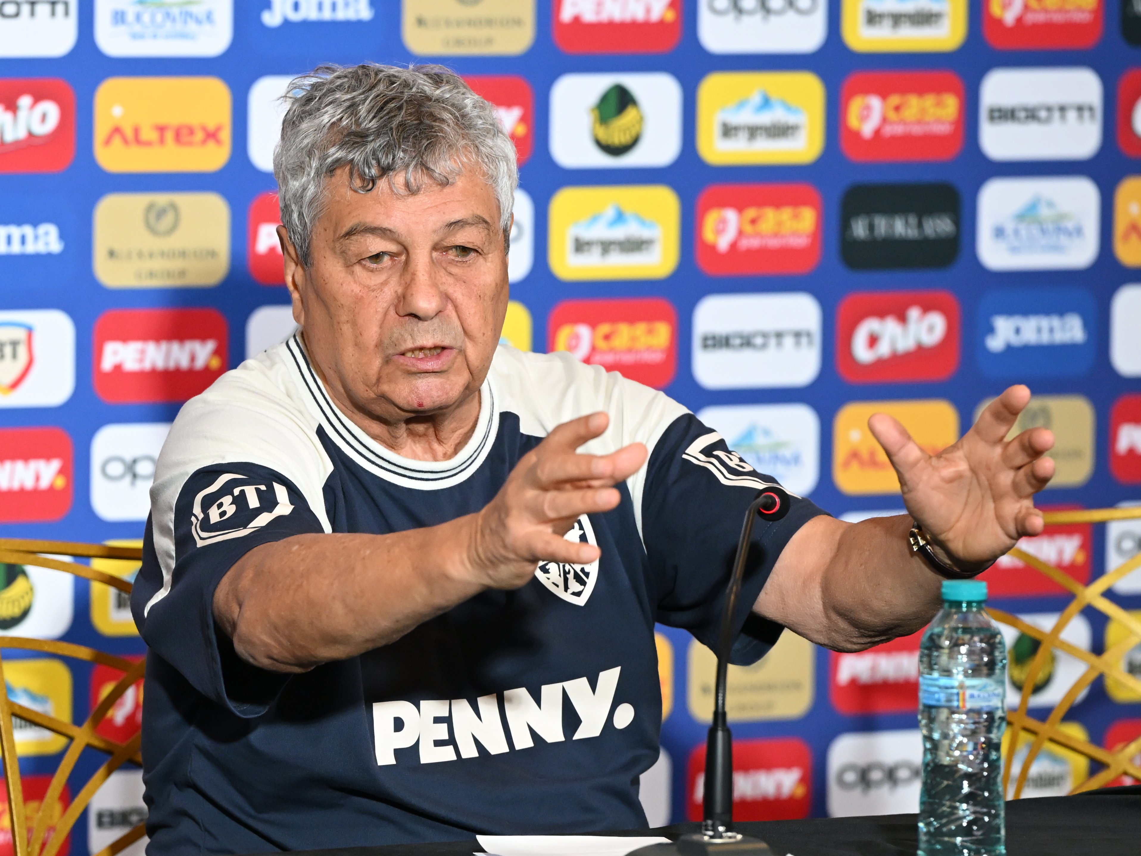 Mircea Lucescu a &rdquo;explodat&rdquo; după eșecul cu Bosnia: &rdquo;I-a sf&acirc;rtecat urechea / A simulat! Inadmisibil așa ceva&rdquo;