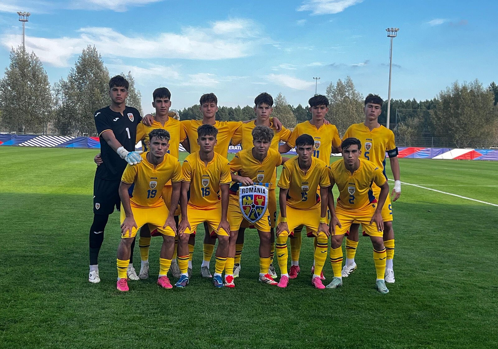 Rom&acirc;nia U17 a debutat &icirc;n preliminariile EURO! Cuplu de fundași centrali de la Real Madrid și CS Dinamo din Liga 2