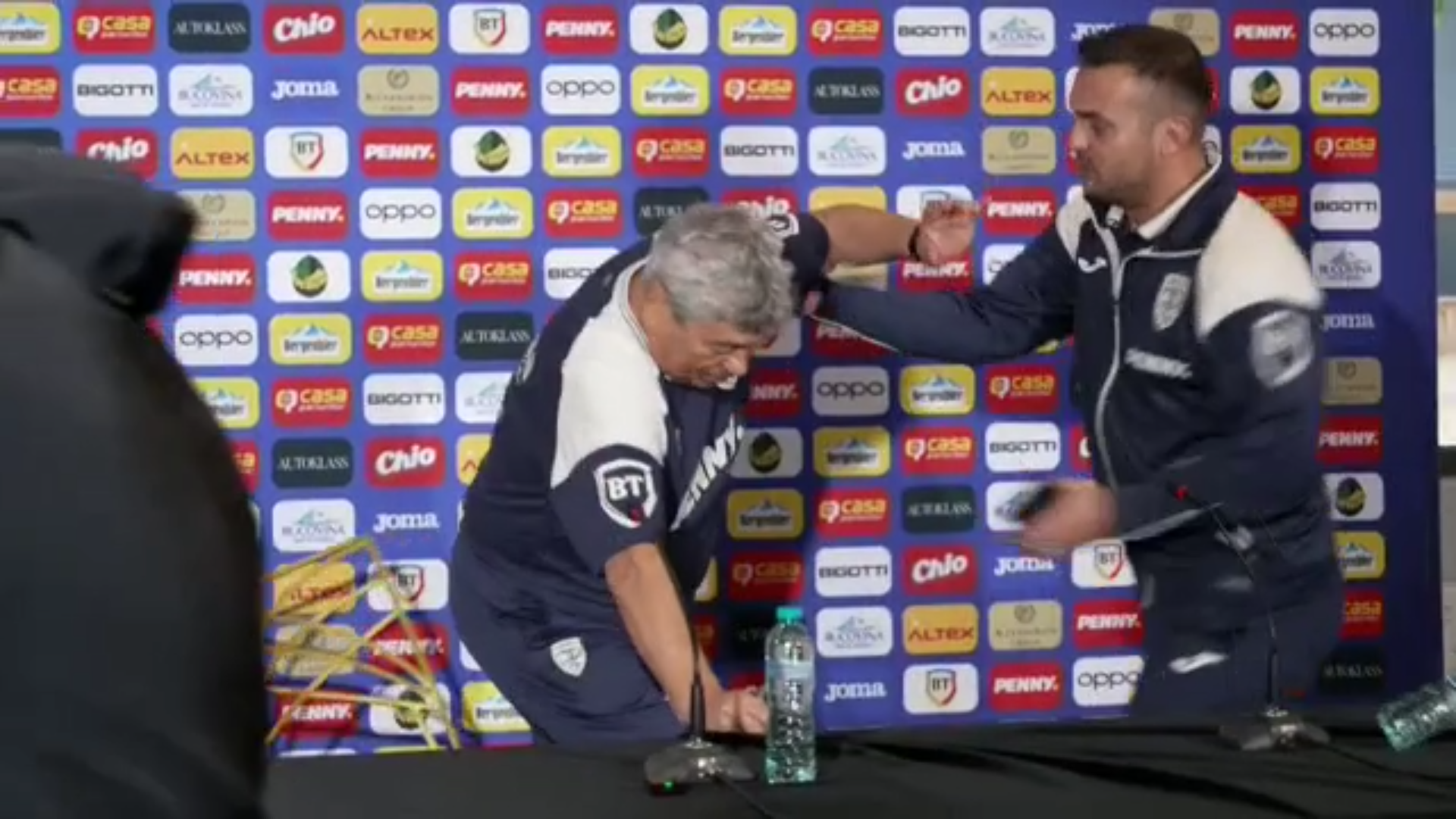 Florin Prunea, revoltat după ce a văzut imaginile cu Mircea Lucescu de la conferință: &rdquo;Să aducă un popă la ăștia!&rdquo;