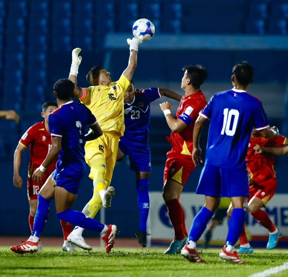 Scenariu SF! Naționala cu selecționer fost antrenor de fete a folosit fotbaliști fără club și foști jucători de futsal &icirc;n preliminarii