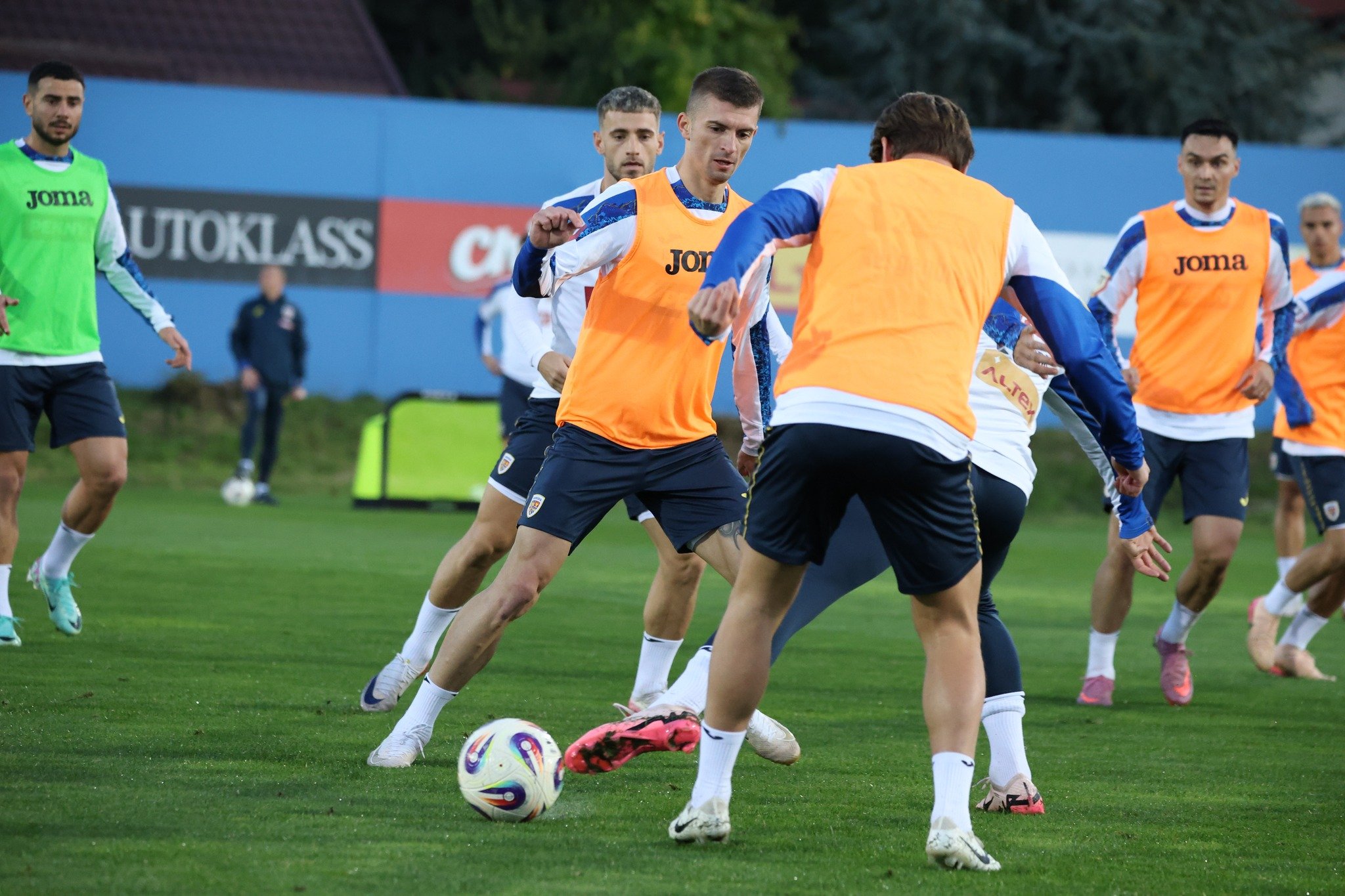 Ultimul antrenament &icirc;naintea meciului cu Austria! &bdquo;Tricolorii&rdquo;, pregătiți de meciul de pe Arena Națională