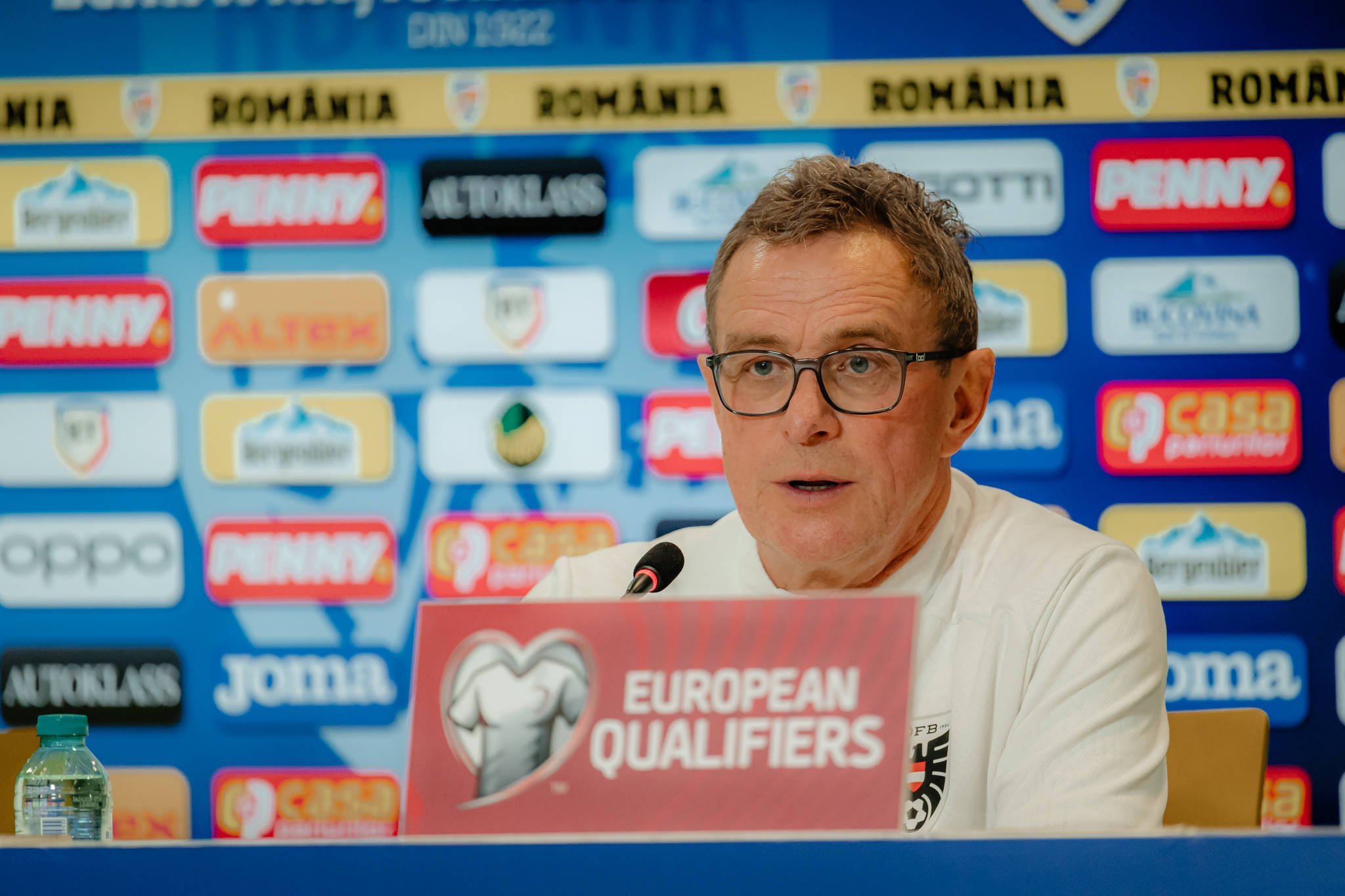 Ralf Rangnick a explodat la conferință după eșecul cu Rom&acirc;nia: &rdquo;La &icirc;ntrebarea asta să răspunzi tu! Nu am venit aici cu nasul pe sus&rdquo;