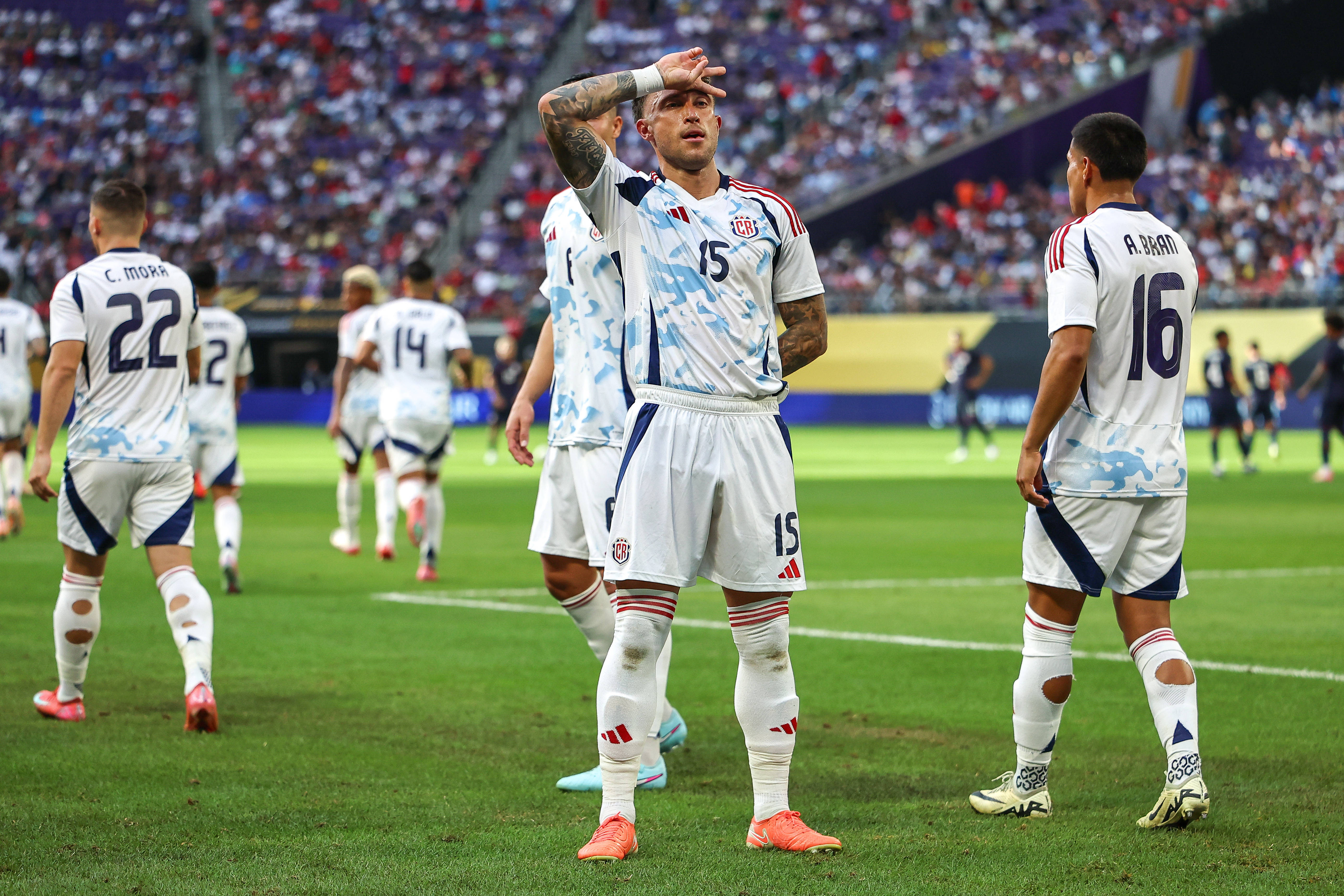 Gol magnific din &rdquo;bicycle kick&rdquo; &icirc;n preliminariile CM! Un fotbalist din Superligă, martor la bijuteria colegului de la națională