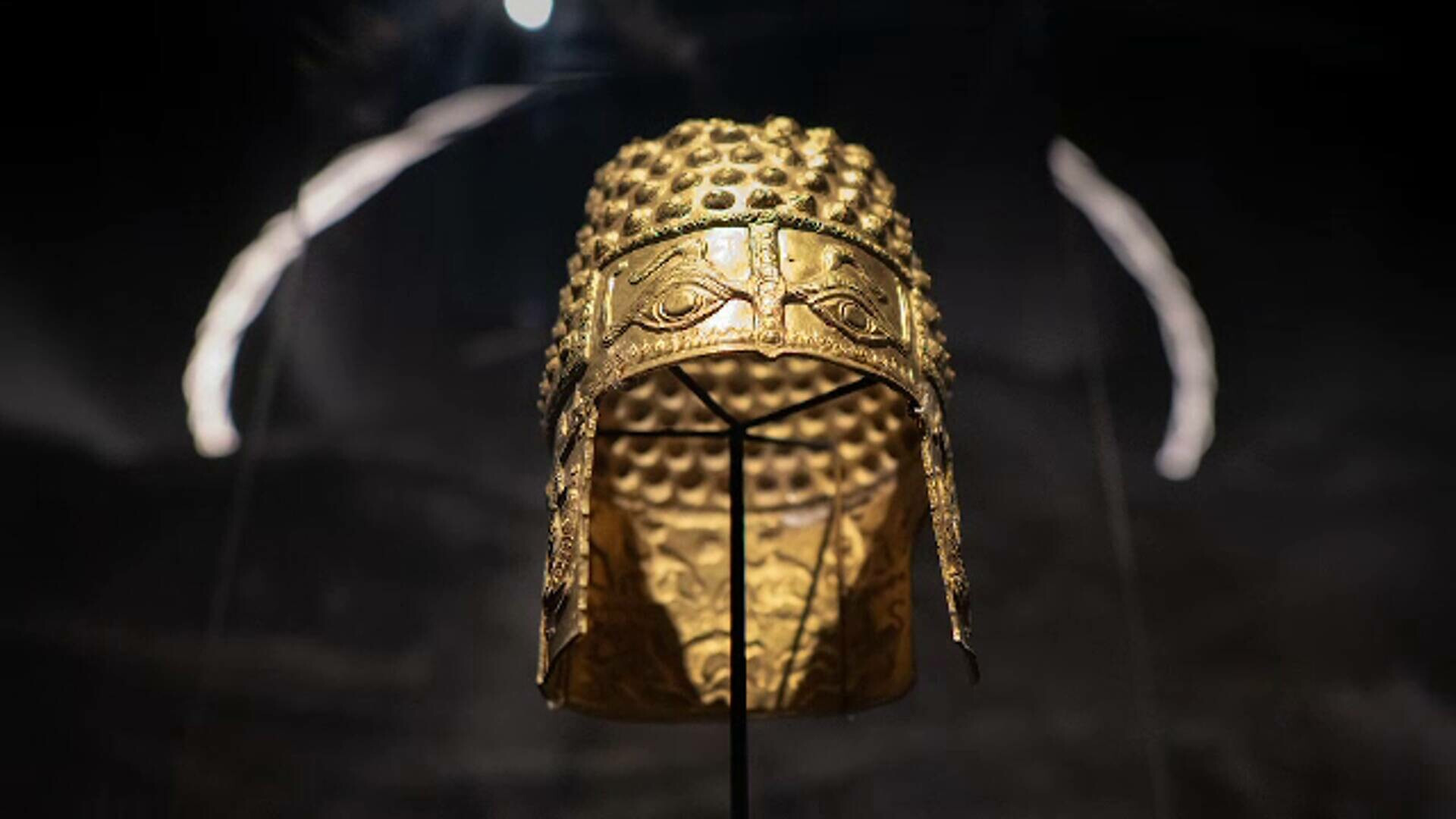 Un rom&acirc;n s-a furișat &icirc;n Muzeul Drents &icirc;nainte de furtul Coifului de la Coțofenești. Legături cu o bandă de hoți de artă