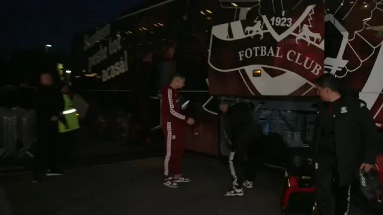 Alex Dobre, huiduit și &icirc;njurat de suporterii rivalei &icirc;nainte de Dinamo - Rapid