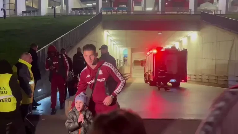 Alex Dobre, alături de fani după Dinamo - Rapid 0-2 (19.10.2025)