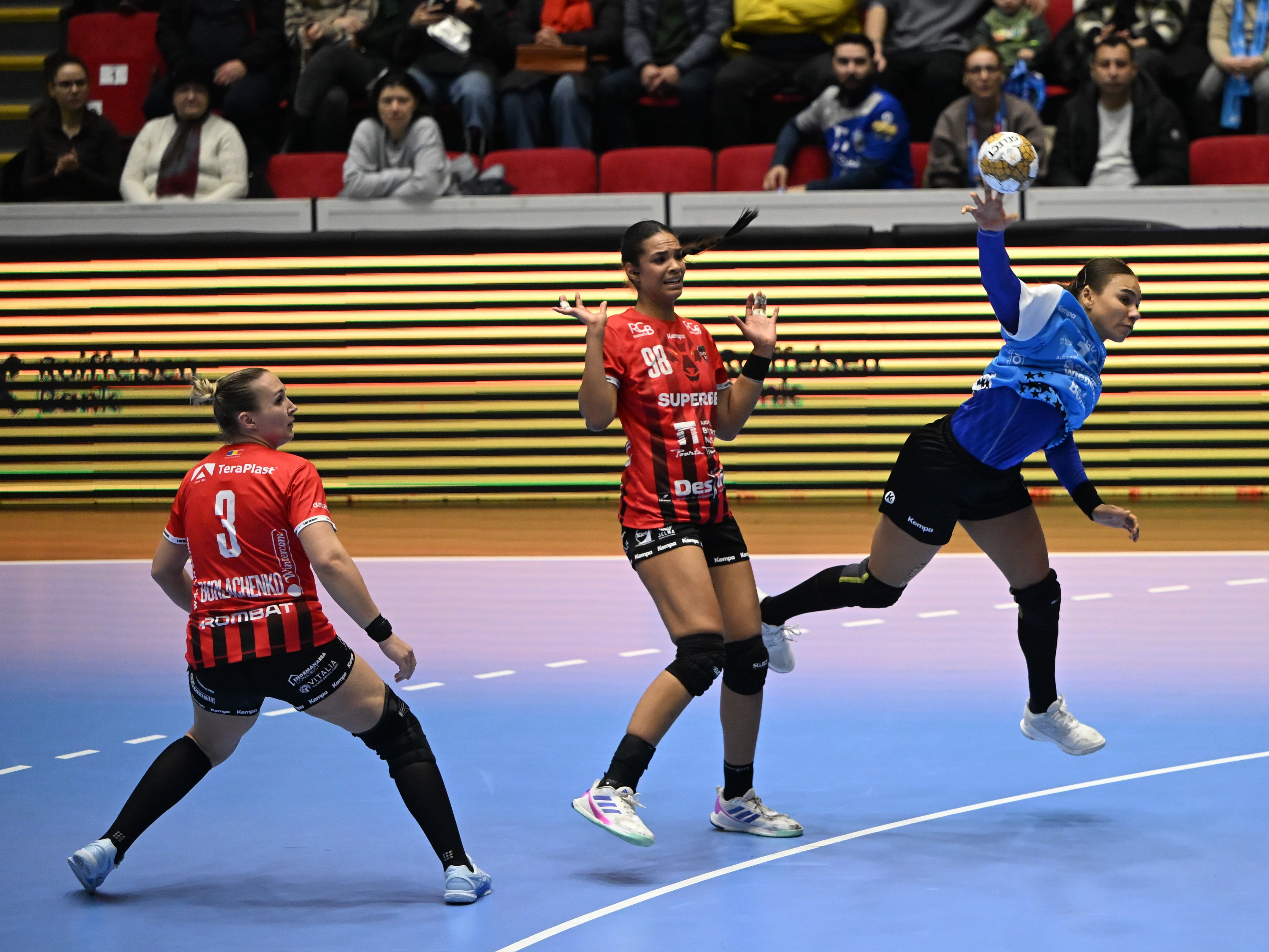 Gloria Bistrița - CSM București 28-29 | Gloria CSM-ului a venit pe final de meci! Omoregie, vioara &icirc;nt&acirc;i a Tigroaicelor